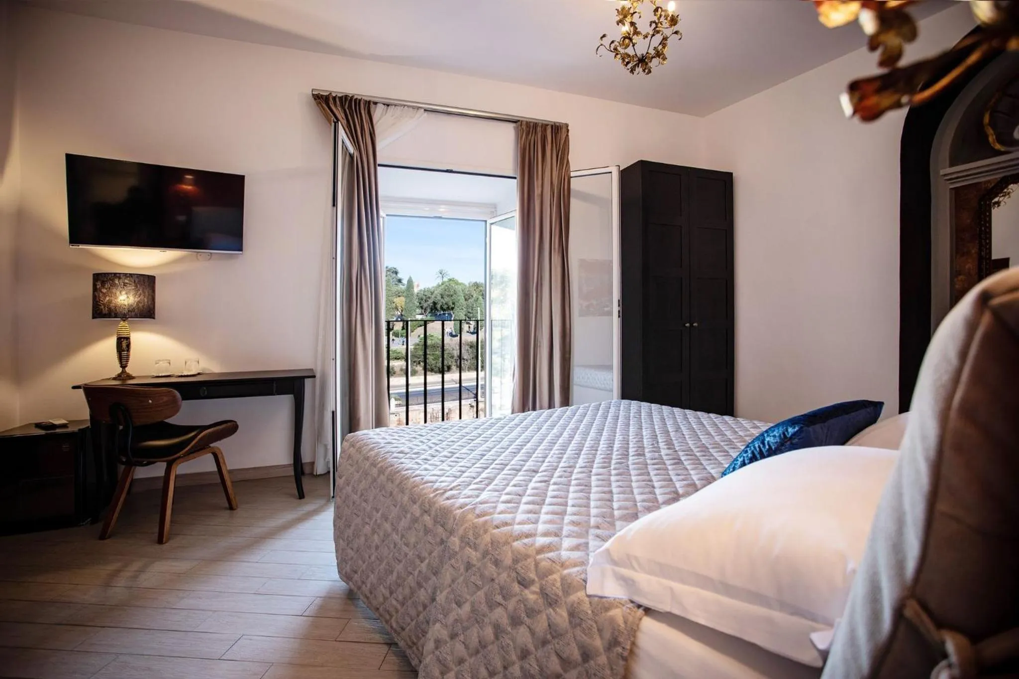 Photo of the whole room, Bed in LUDUS ROOMS