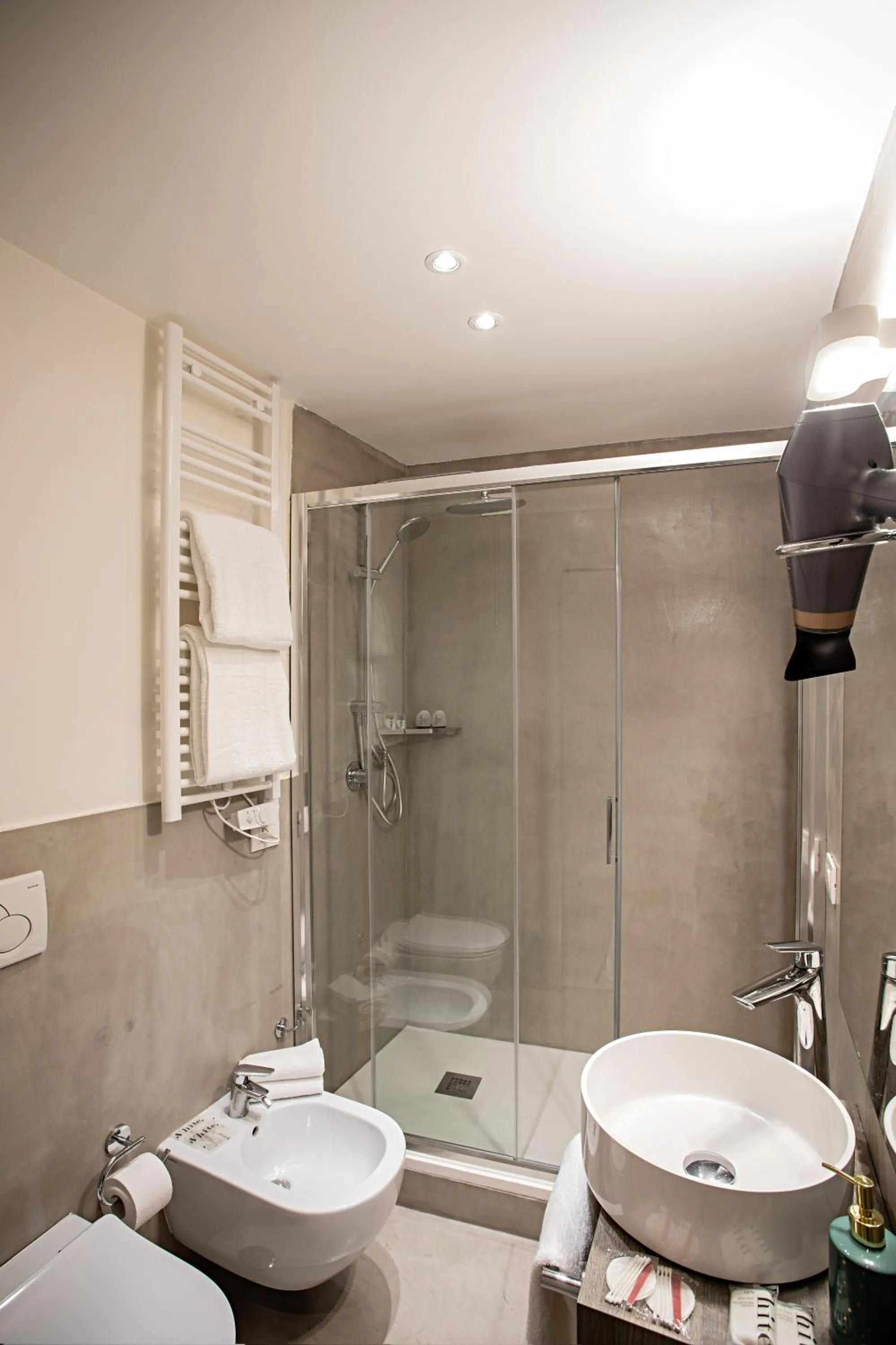 Shower in LUDUS ROOMS