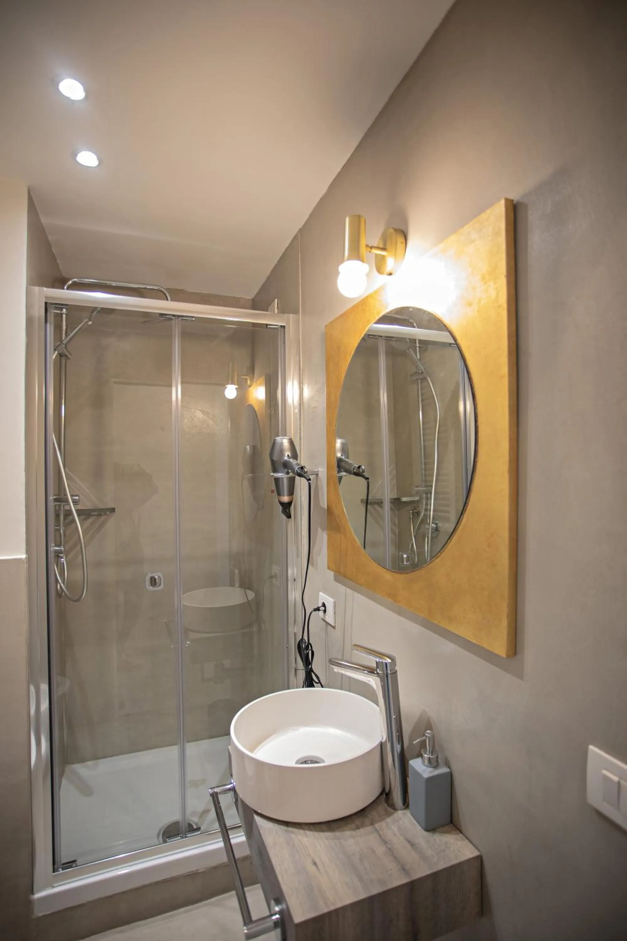 Shower in LUDUS ROOMS