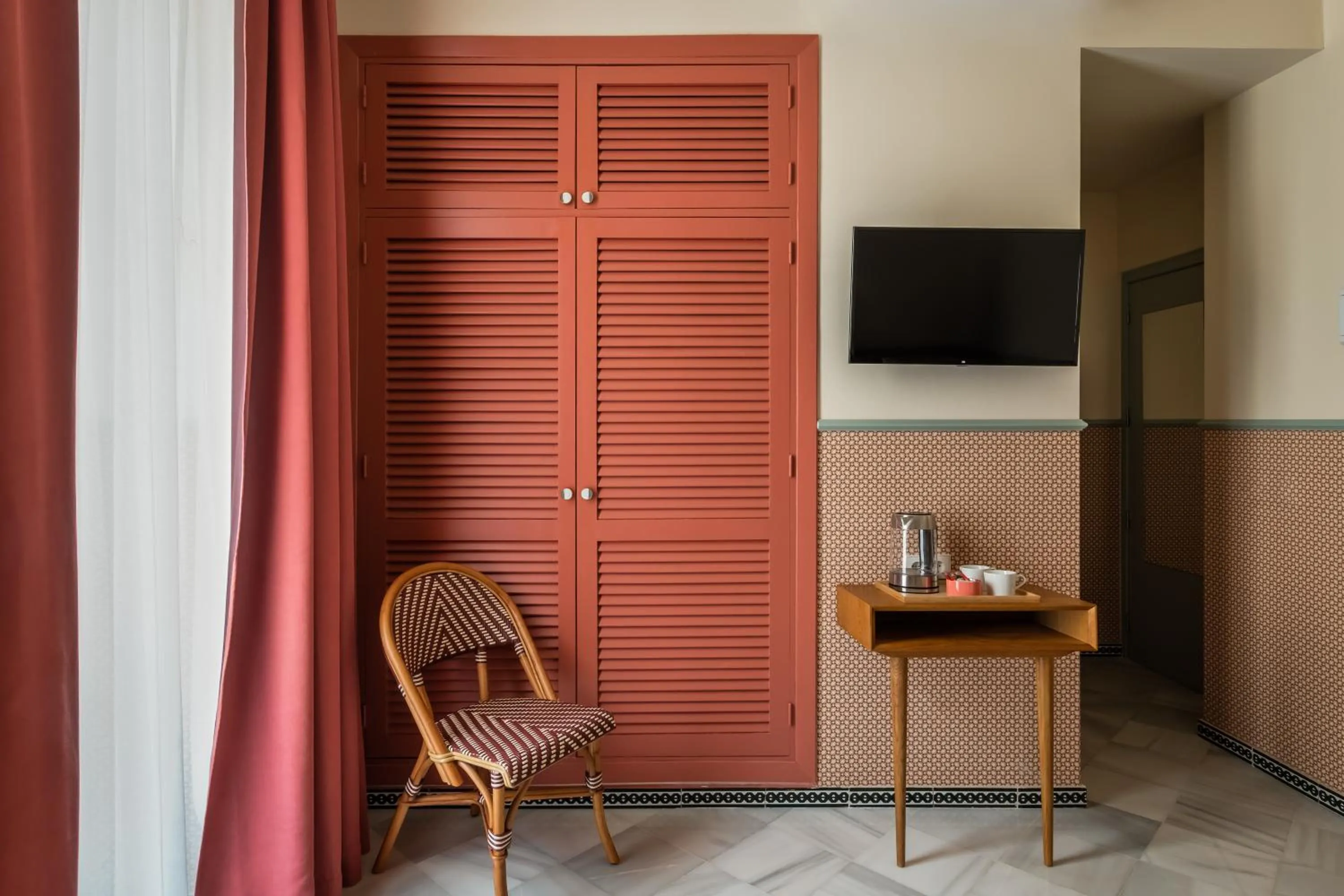 Photo of the whole room in BYPILLOW Abril