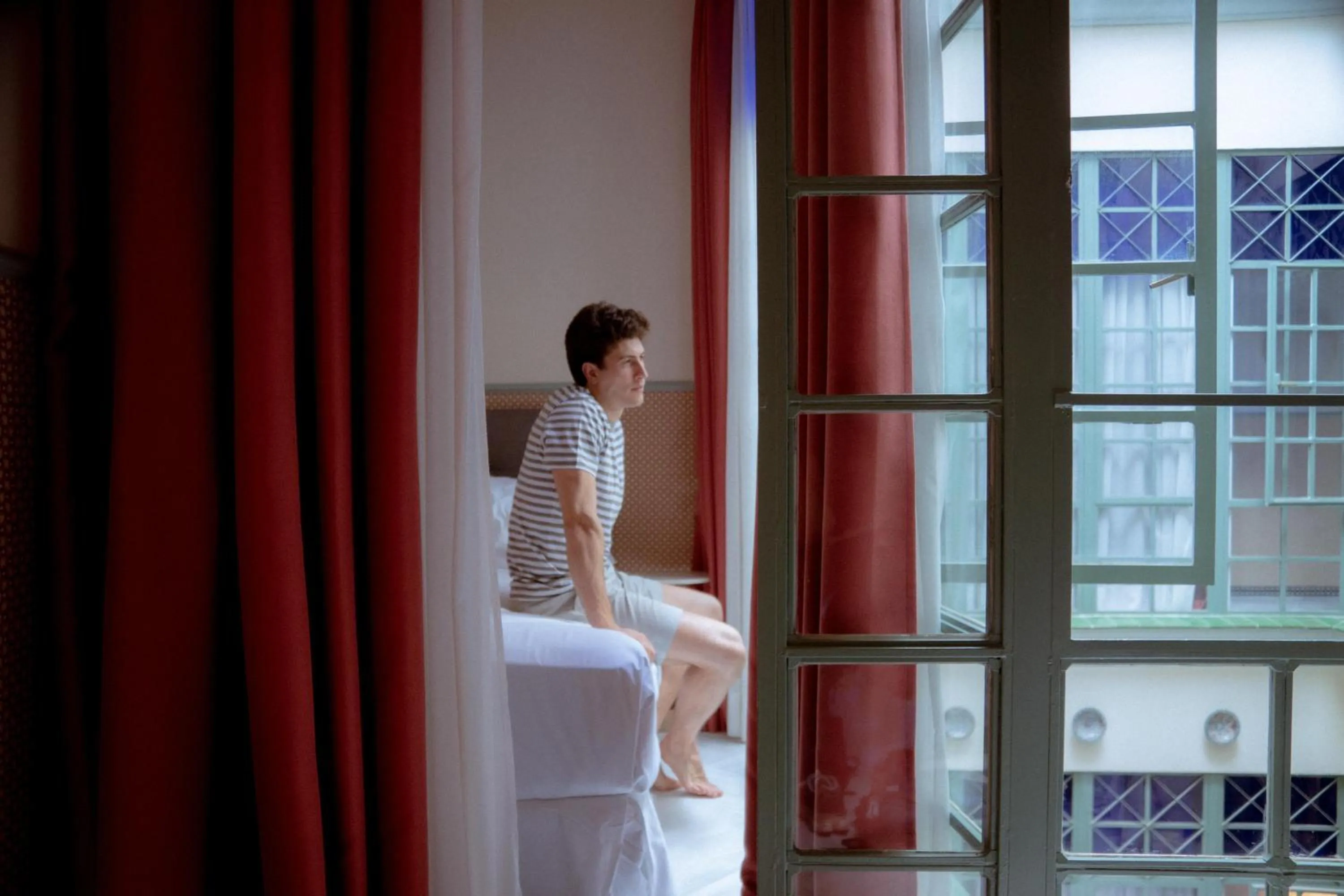 Photo of the whole room in BYPILLOW Abril