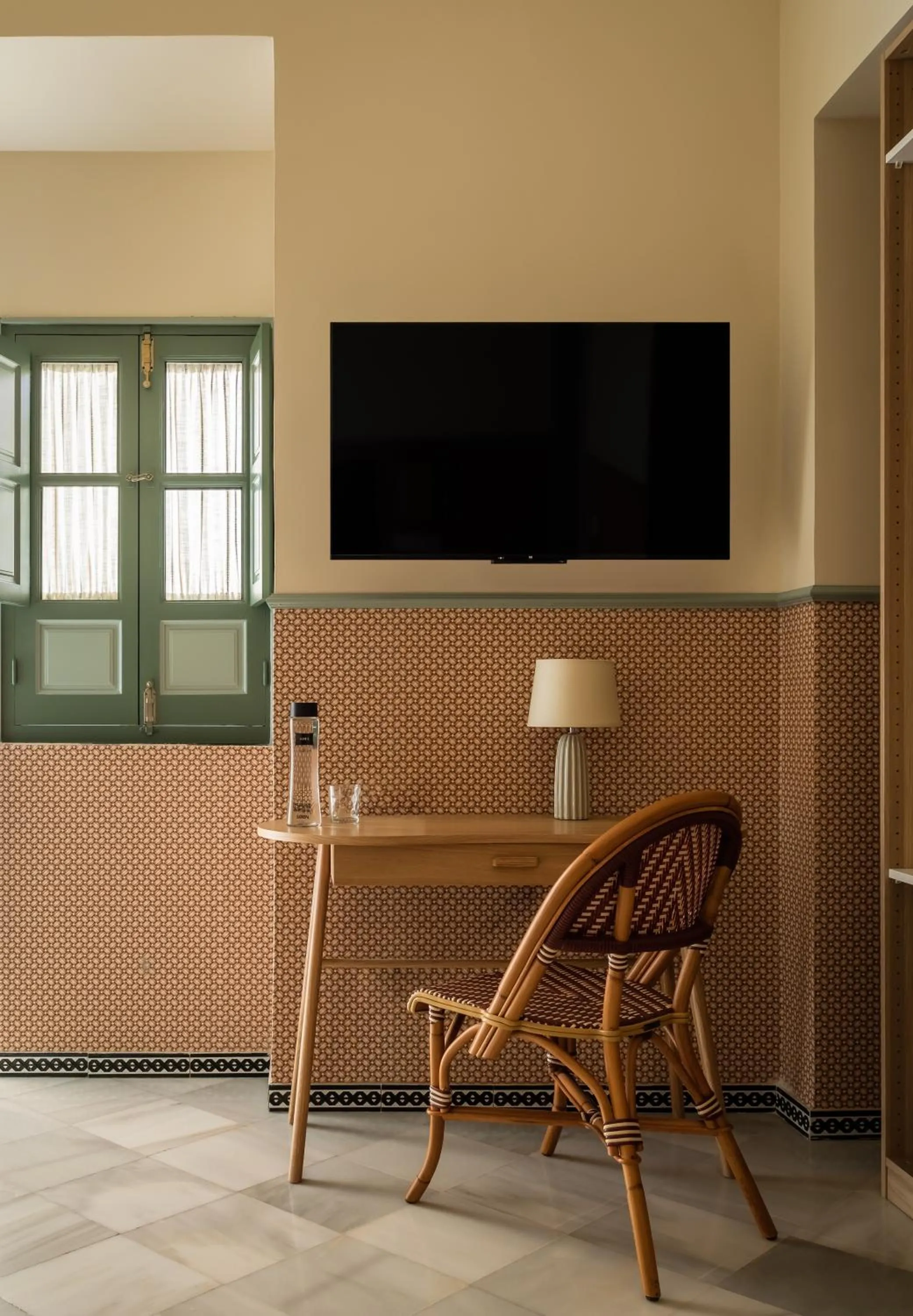 Seating area in BYPILLOW Abril