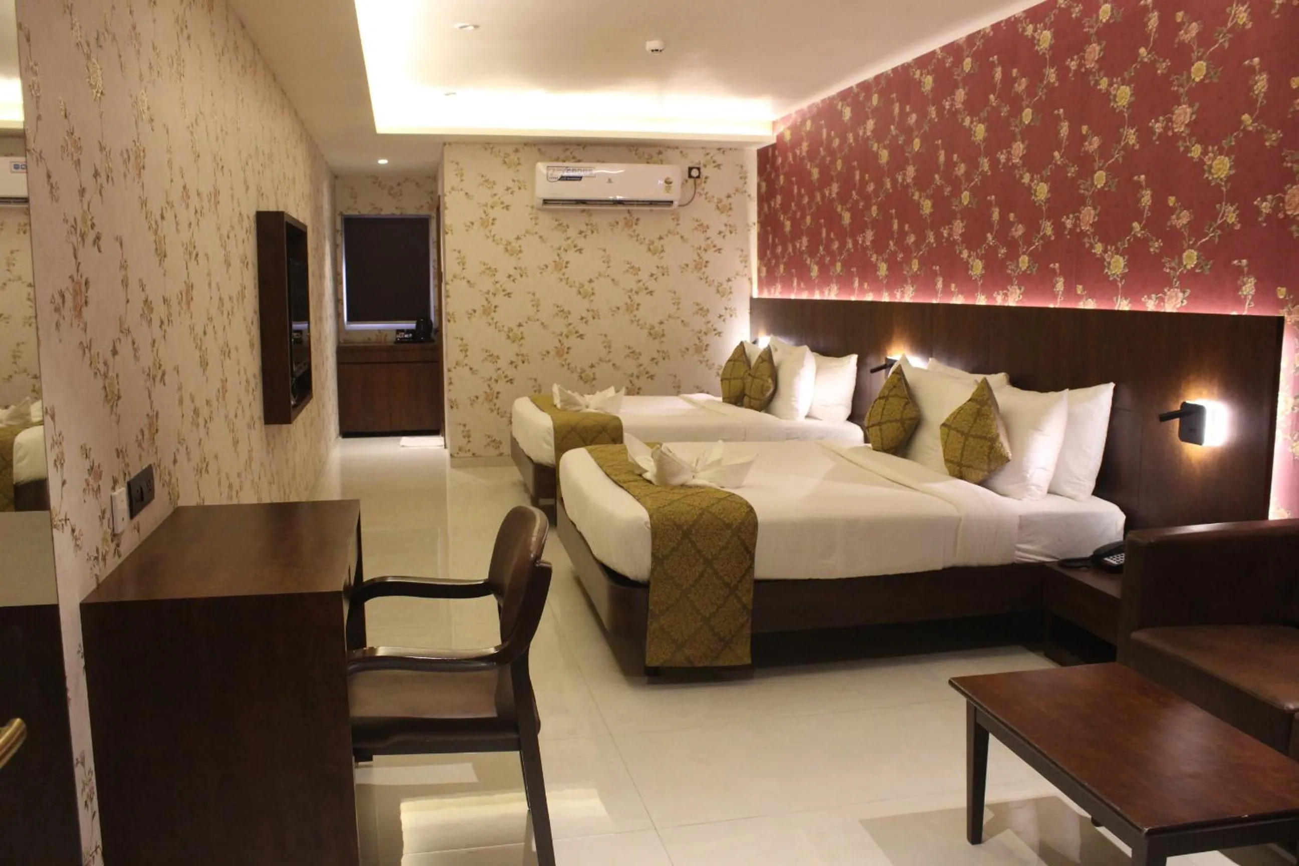 TV and multimedia, Bed in Hotel Madhuban