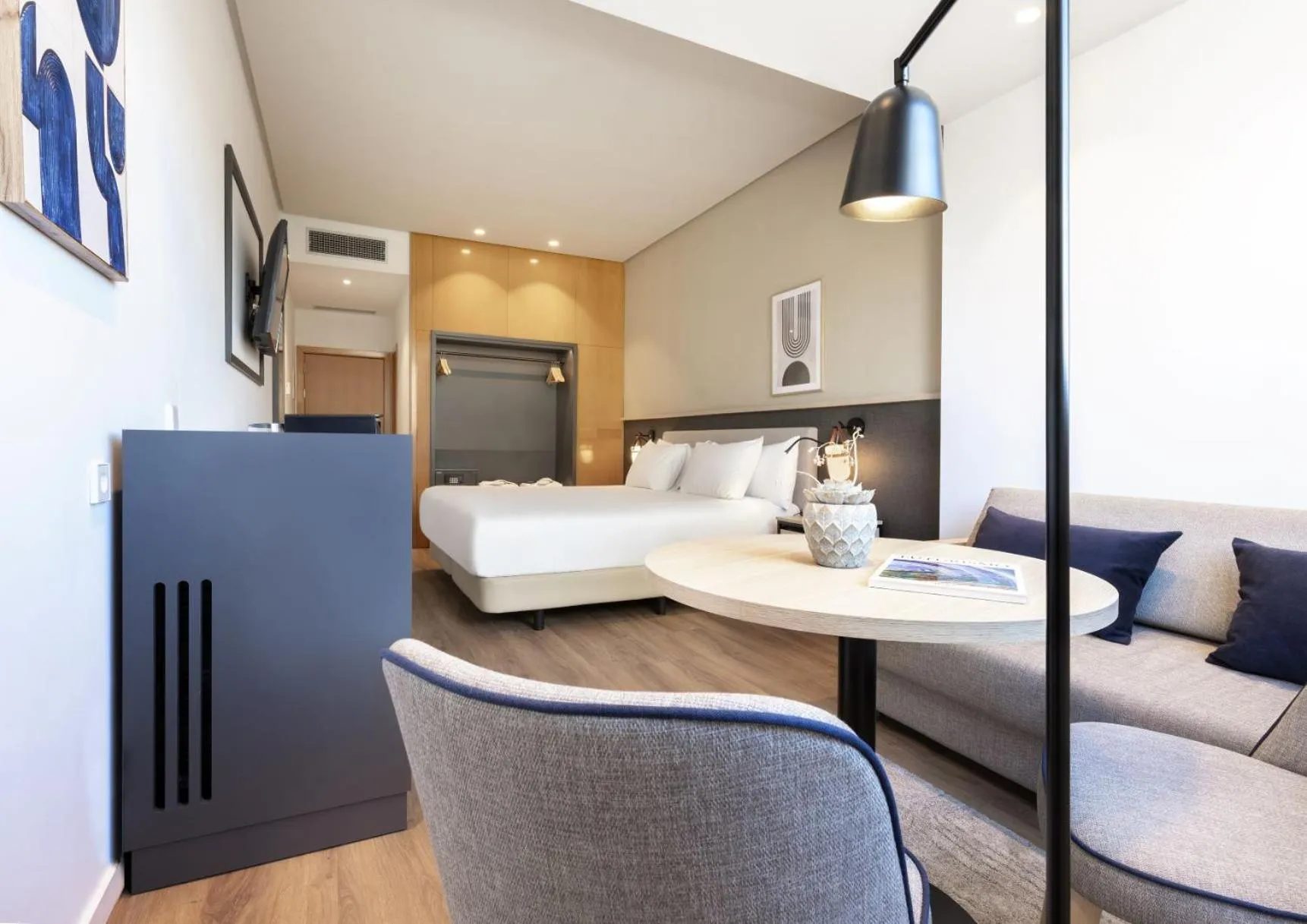 Bed in Hotel Málaga Alameda Centro Affiliated by Meliá