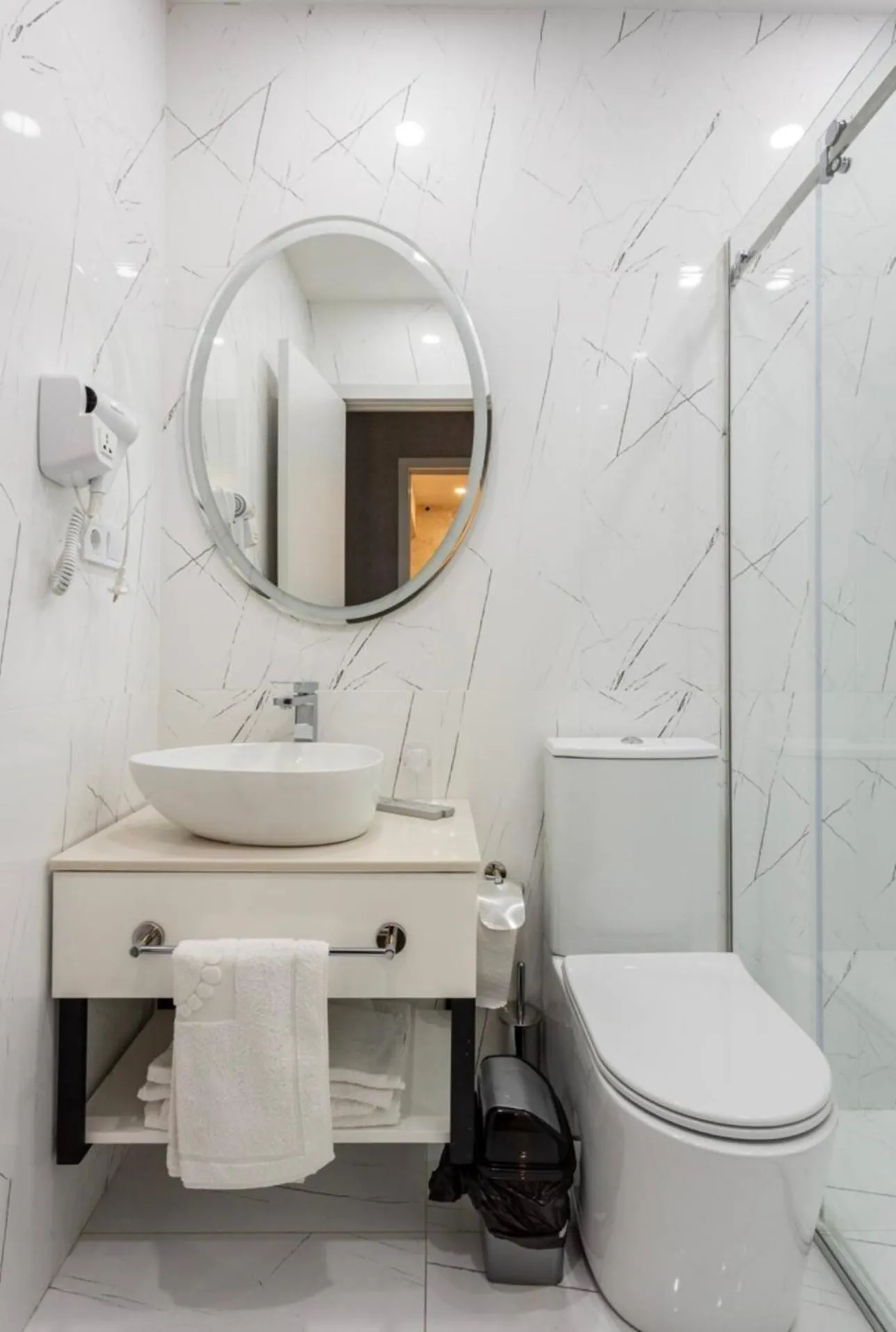 Shower in Hotel Babi