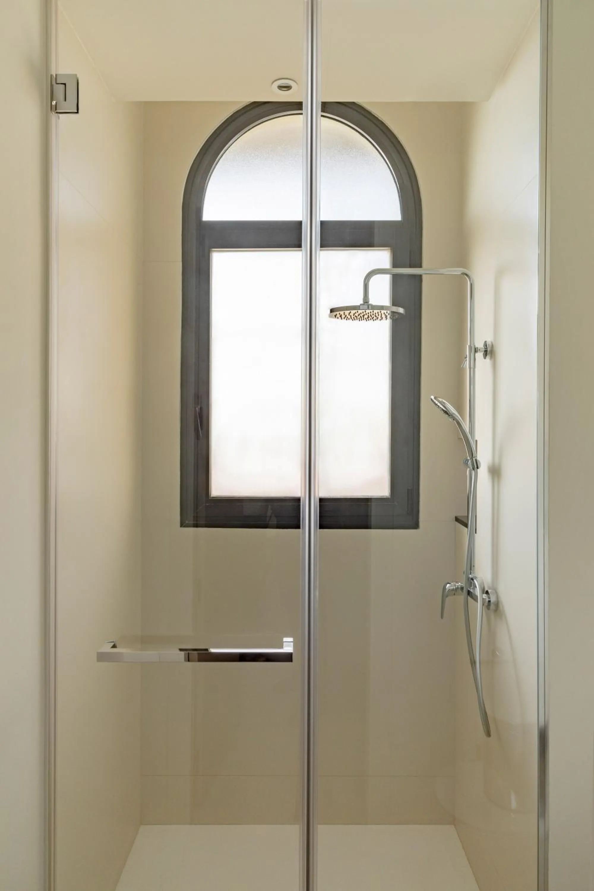 Shower in Casa de las Artes, member of Meliá Collection