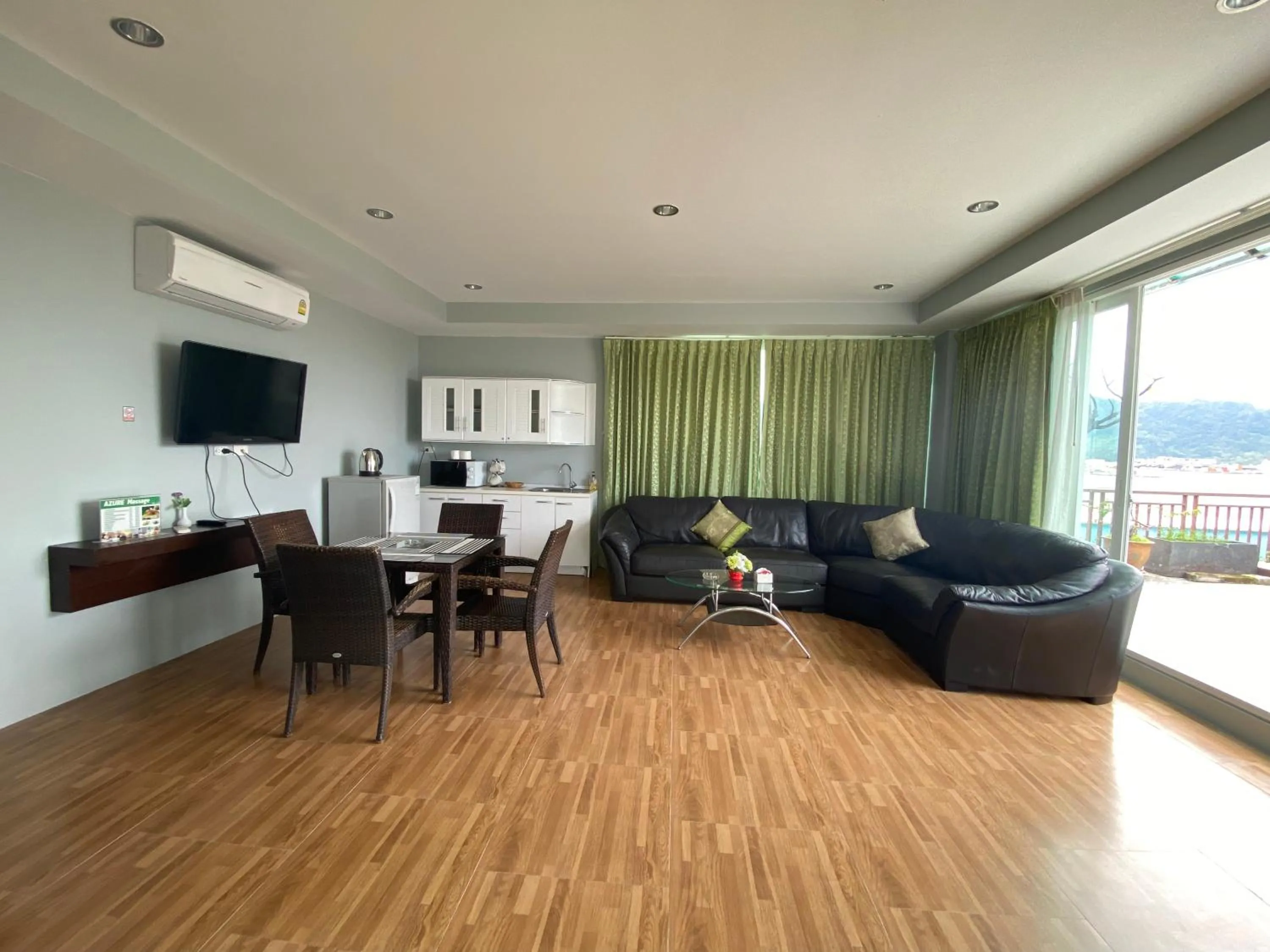 Communal lounge/ TV room in 77 Patong Hotel & Spa