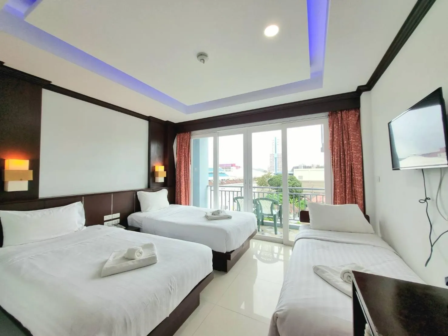 Communal lounge/ TV room, Bed in 77 Patong Hotel & Spa