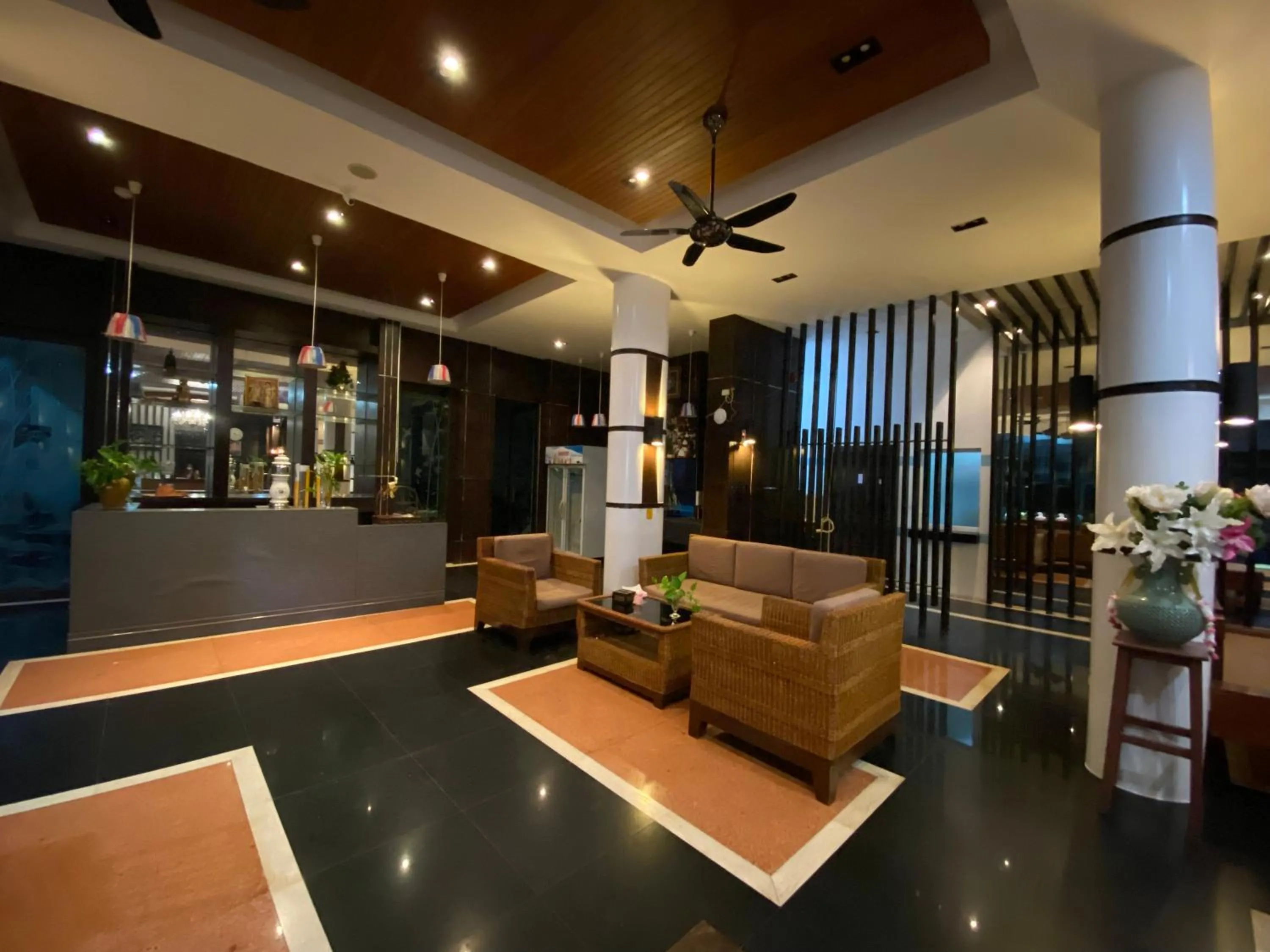 Lounge or bar in 77 Patong Hotel & Spa