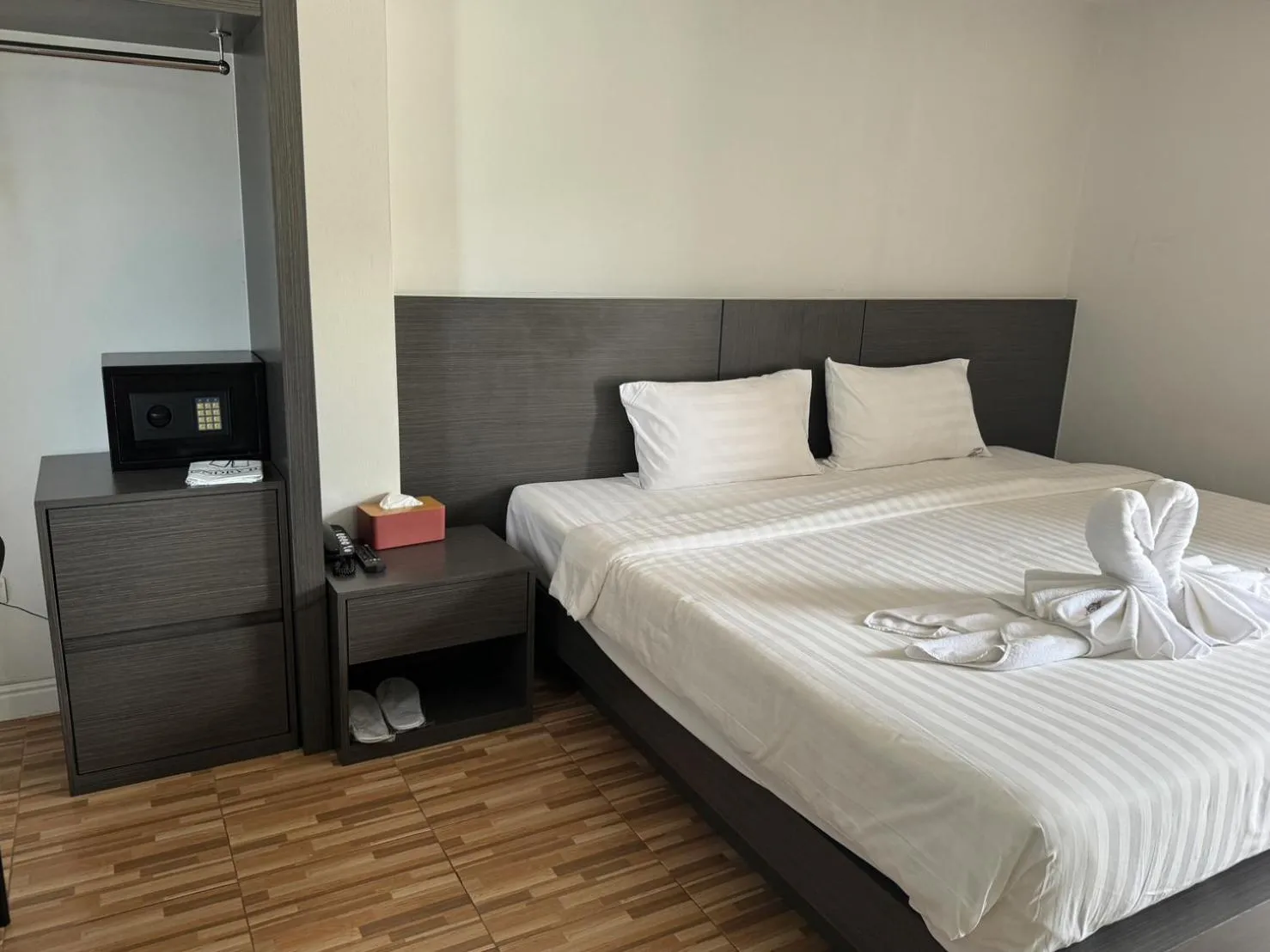 Bed in 77 Patong Hotel & Spa