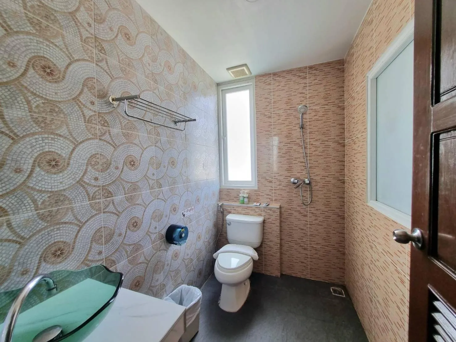 Shower in 77 Patong Hotel & Spa