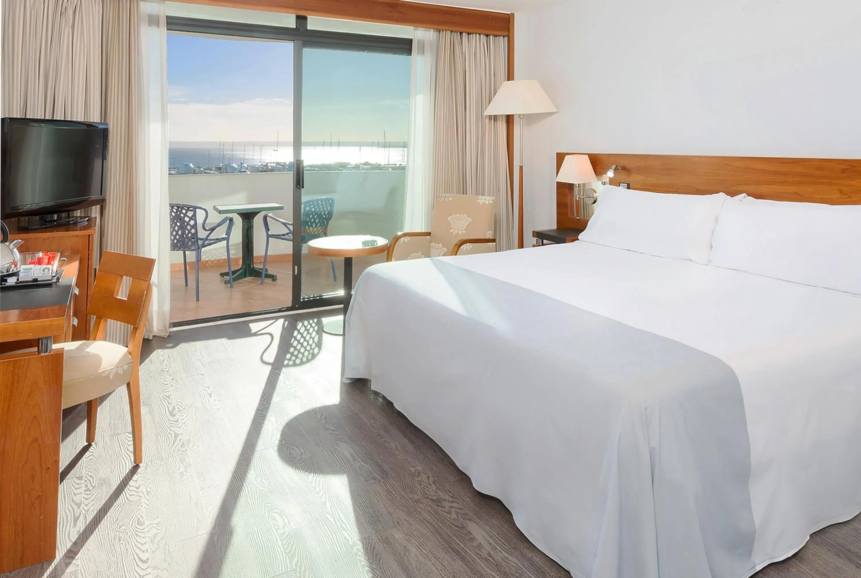 Communal lounge/ TV room, Bed in Hotel Palma Bellver , Affiliated by Meliá