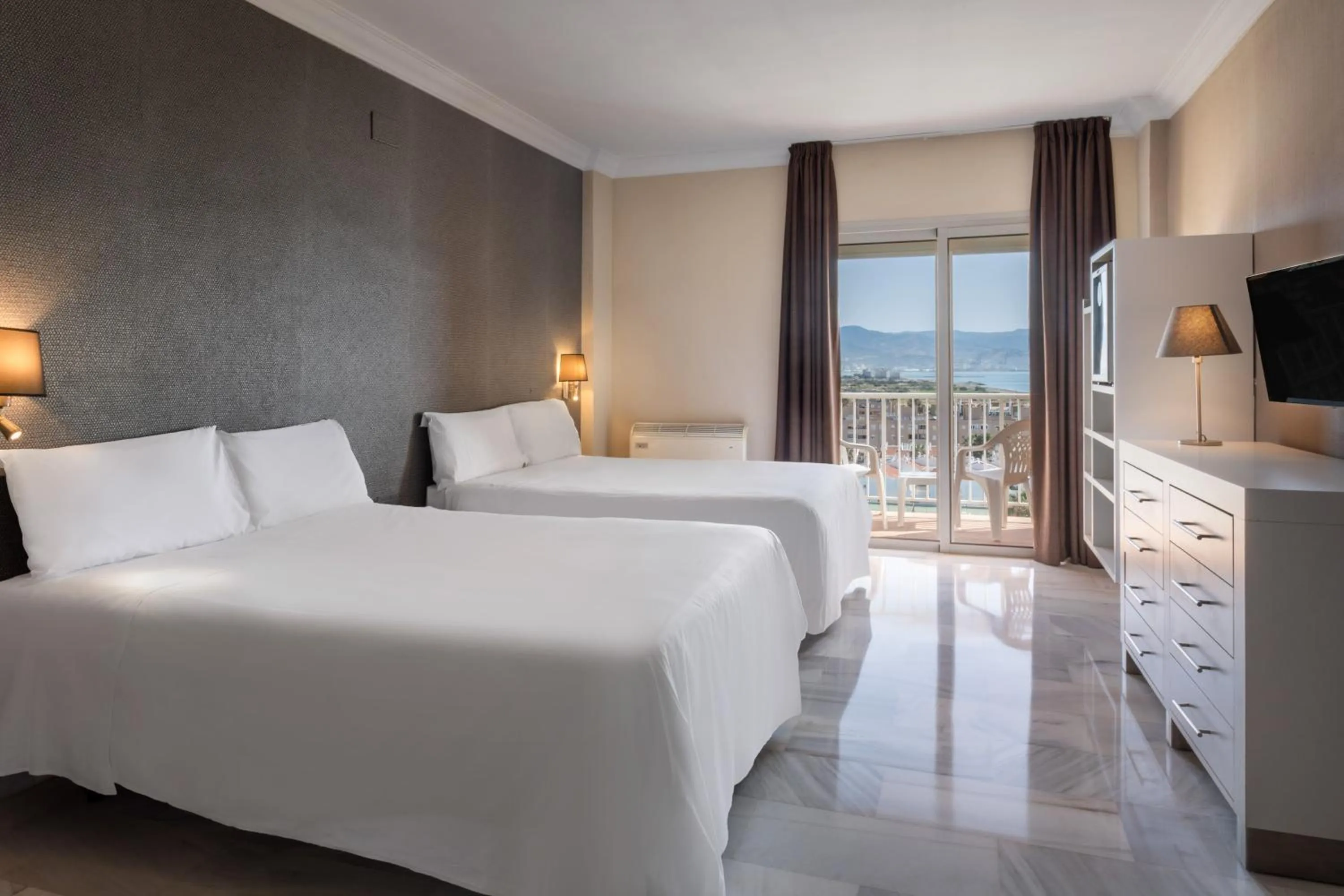 Communal lounge/ TV room, Bed in Sol Guadalmar