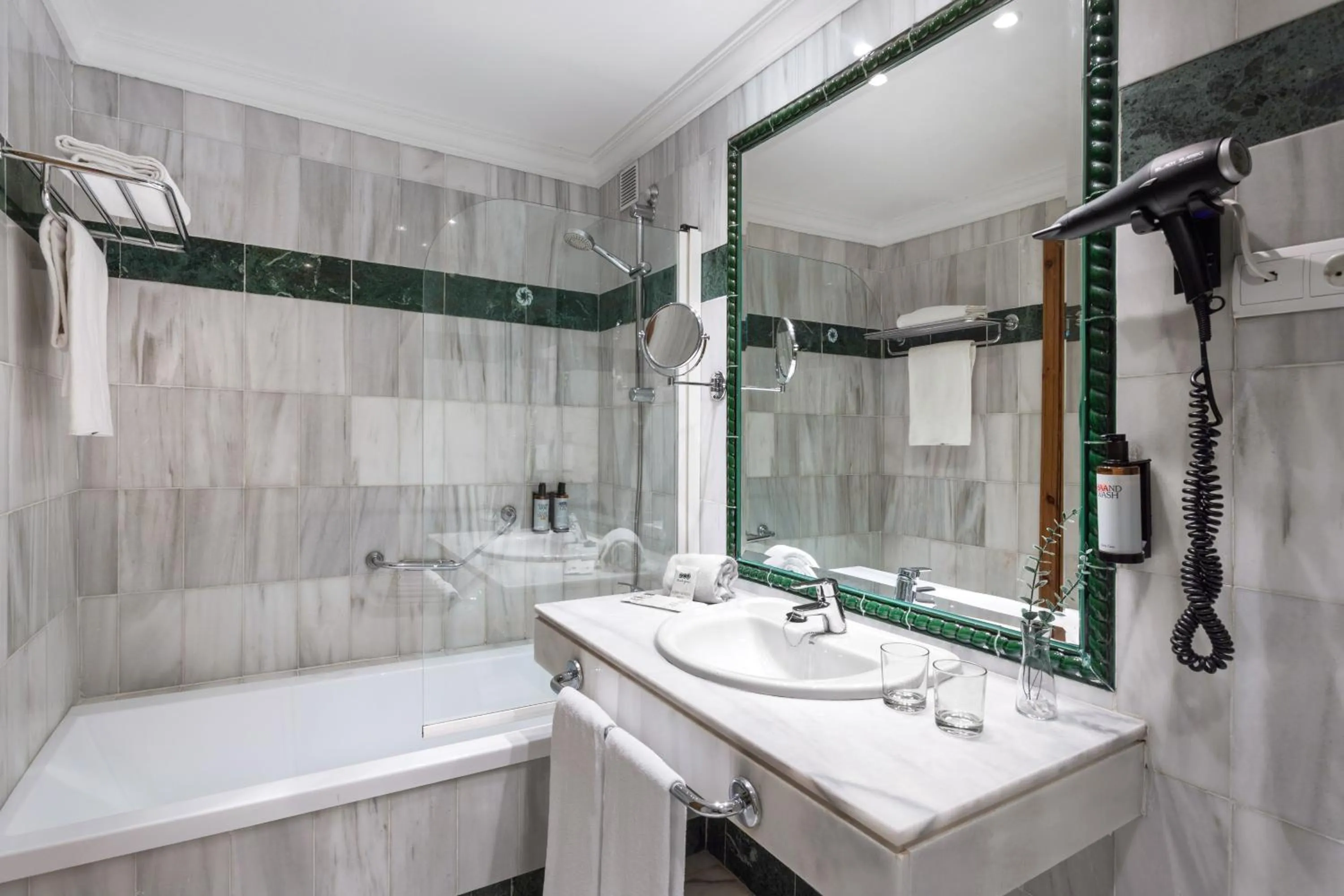 Shower in Sol Guadalmar