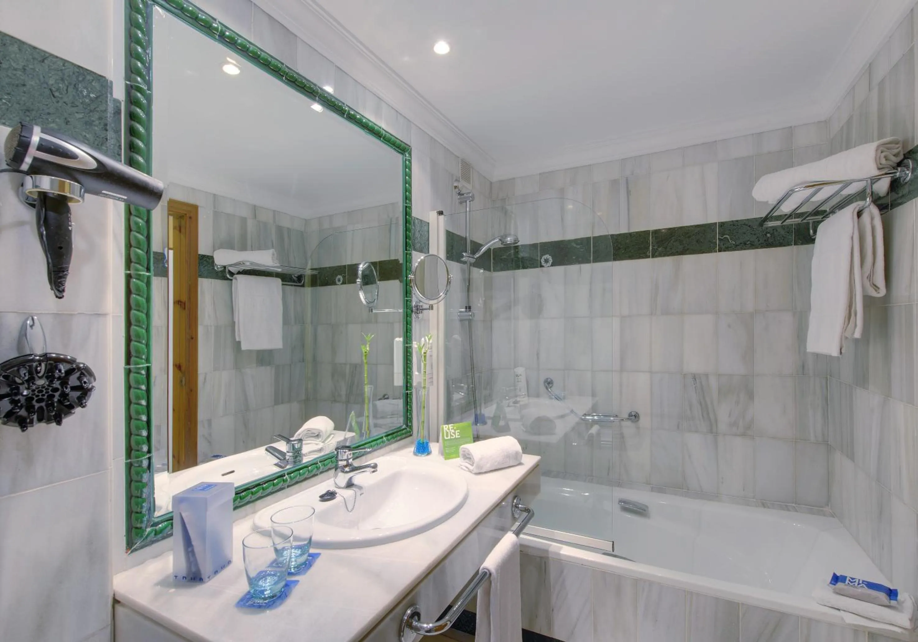 Shower in Sol Guadalmar