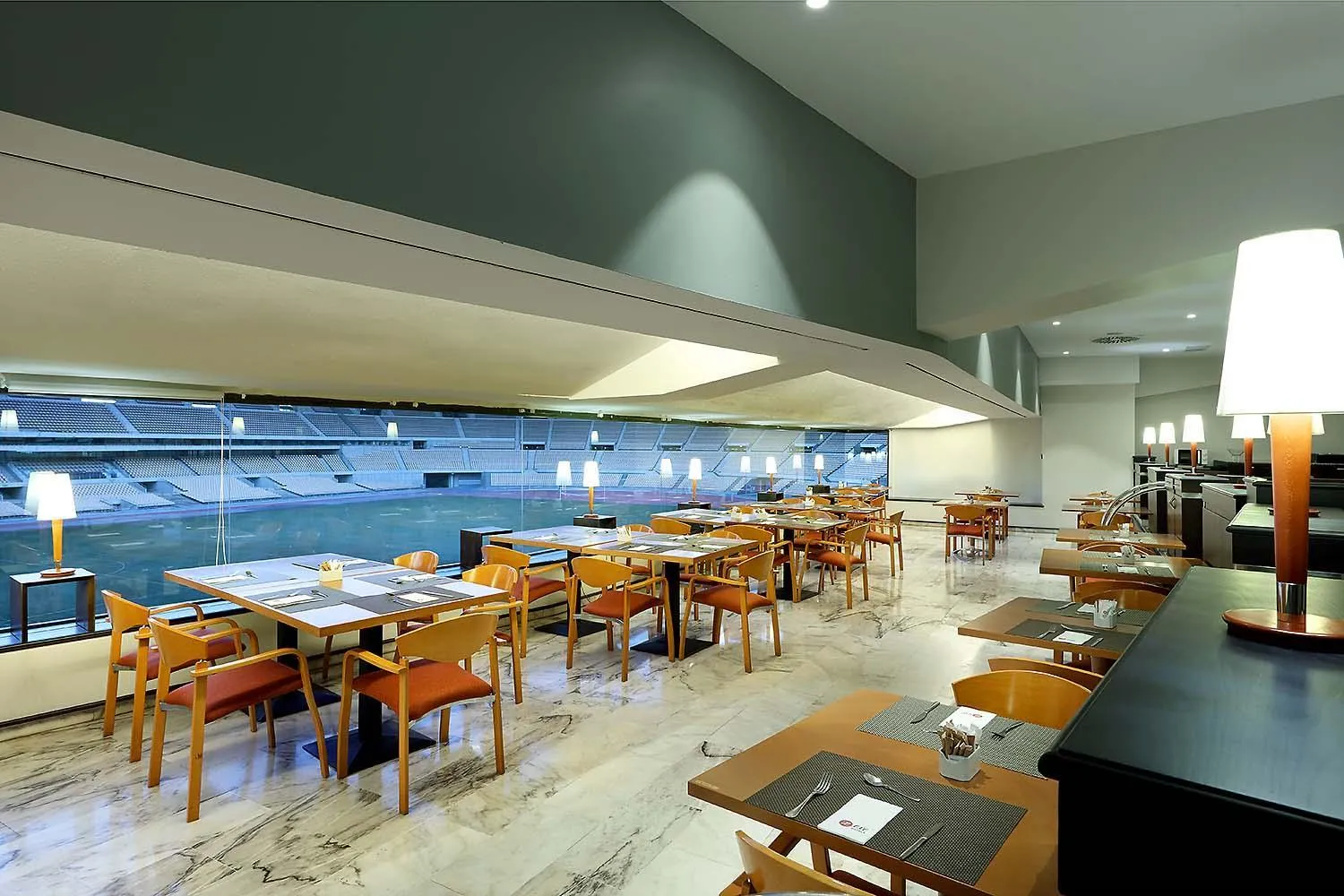 Restaurant/places to eat in Exe Isla Cartuja