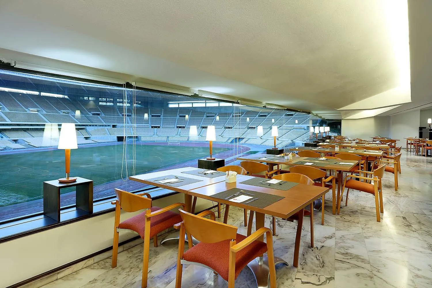 Restaurant/places to eat in Exe Isla Cartuja