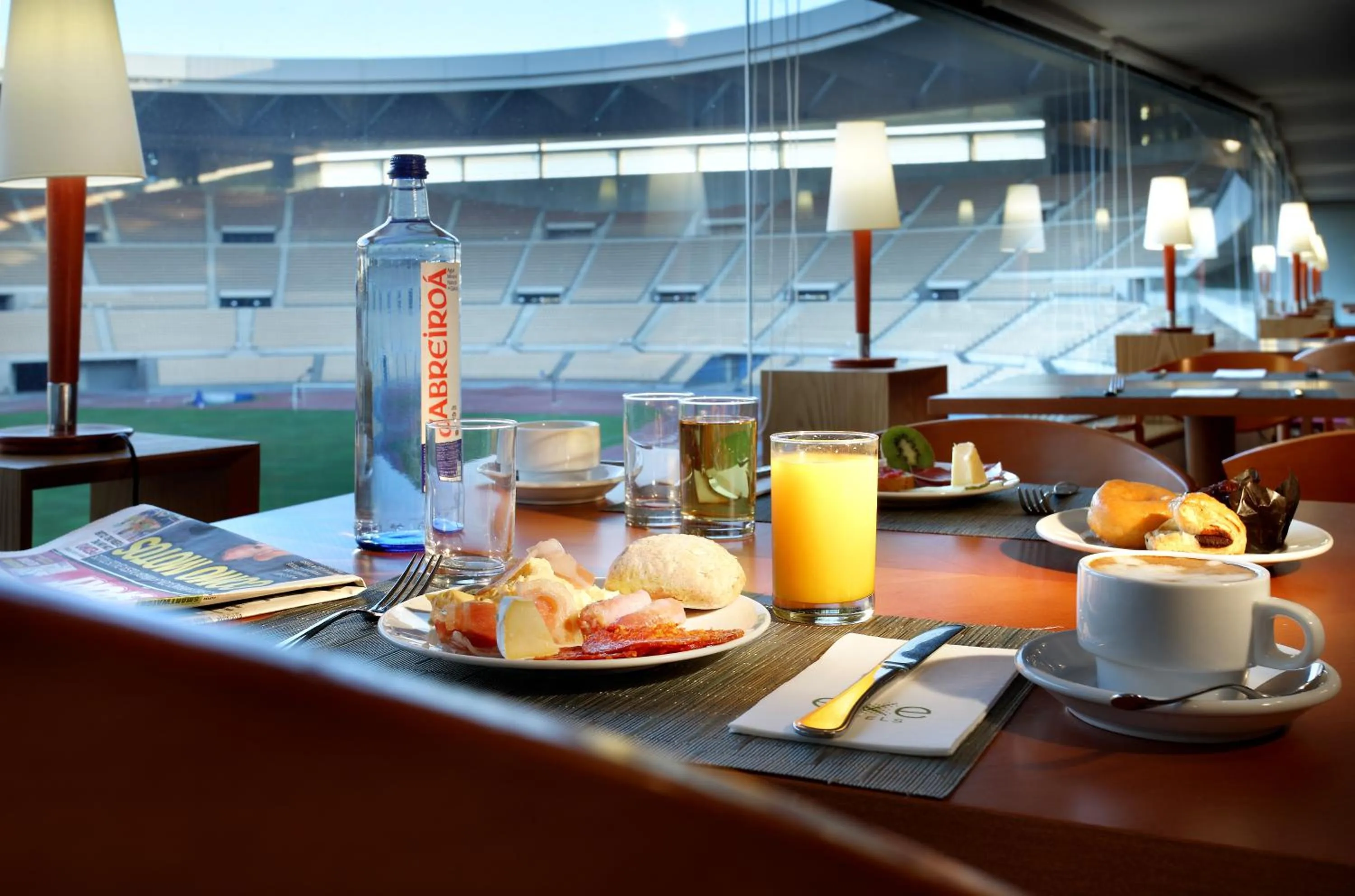 Lounge or bar in Exe Isla Cartuja