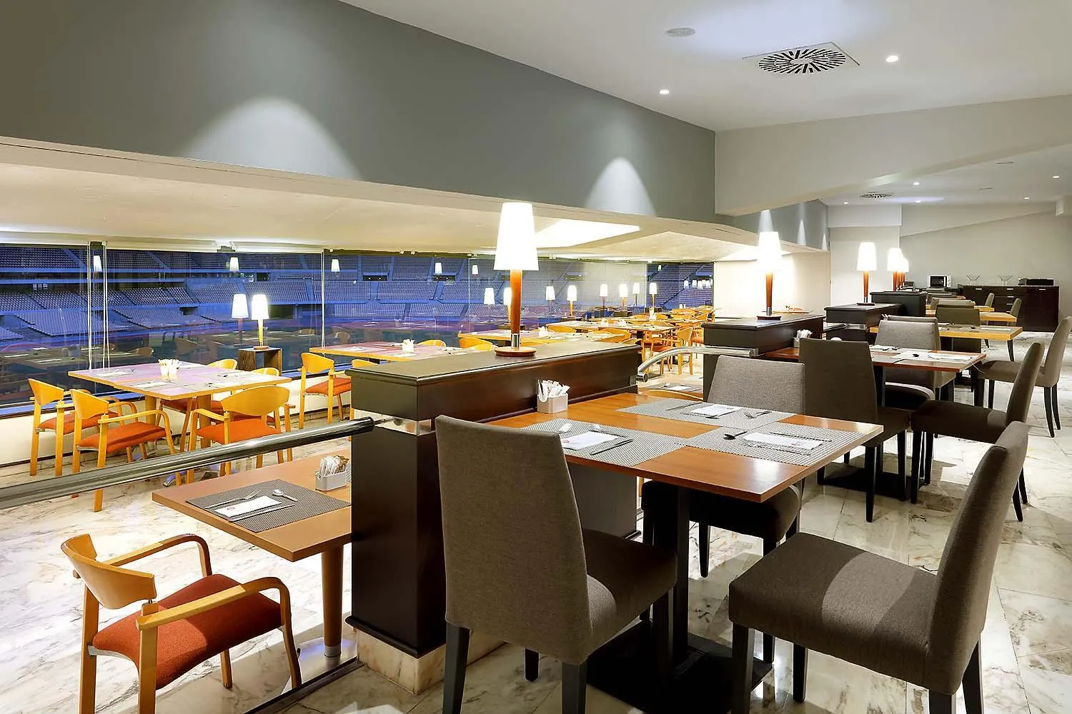 Restaurant/places to eat in Exe Isla Cartuja