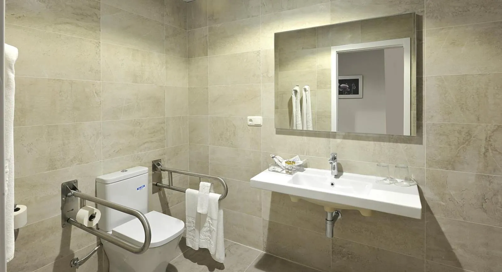 Bathroom in Hotel Salobreña Suites