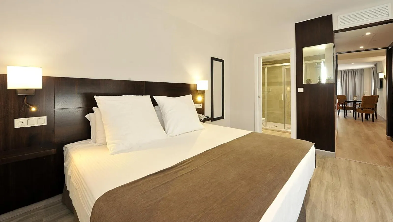 Bedroom, Bed in Hotel Salobreña Suites