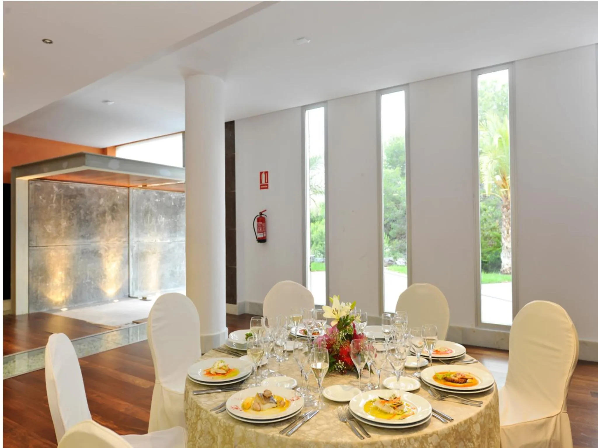 Restaurant/places to eat in Hotel Salobreña Suites