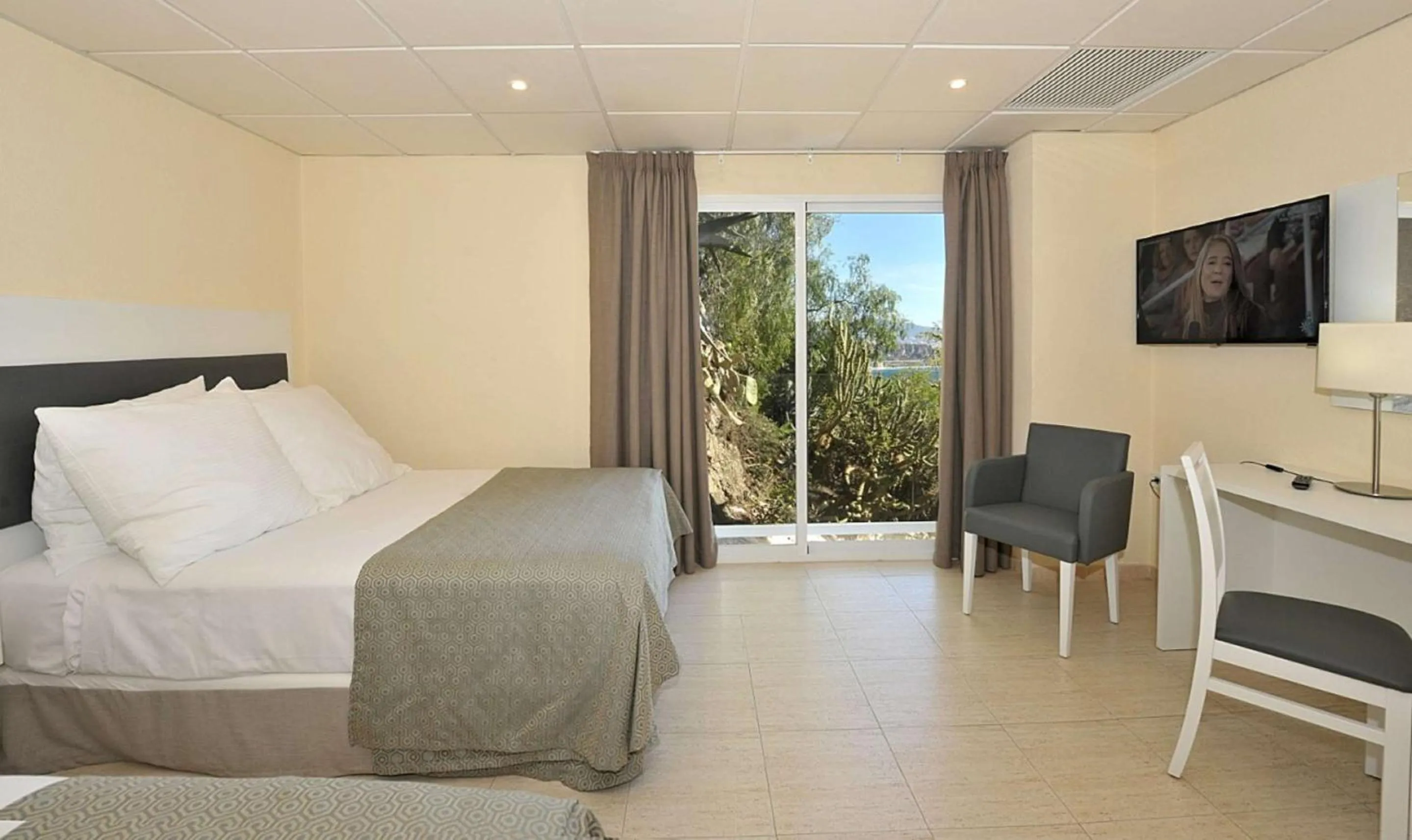 Photo of the whole room, Bed in Hotel Salobreña Suites