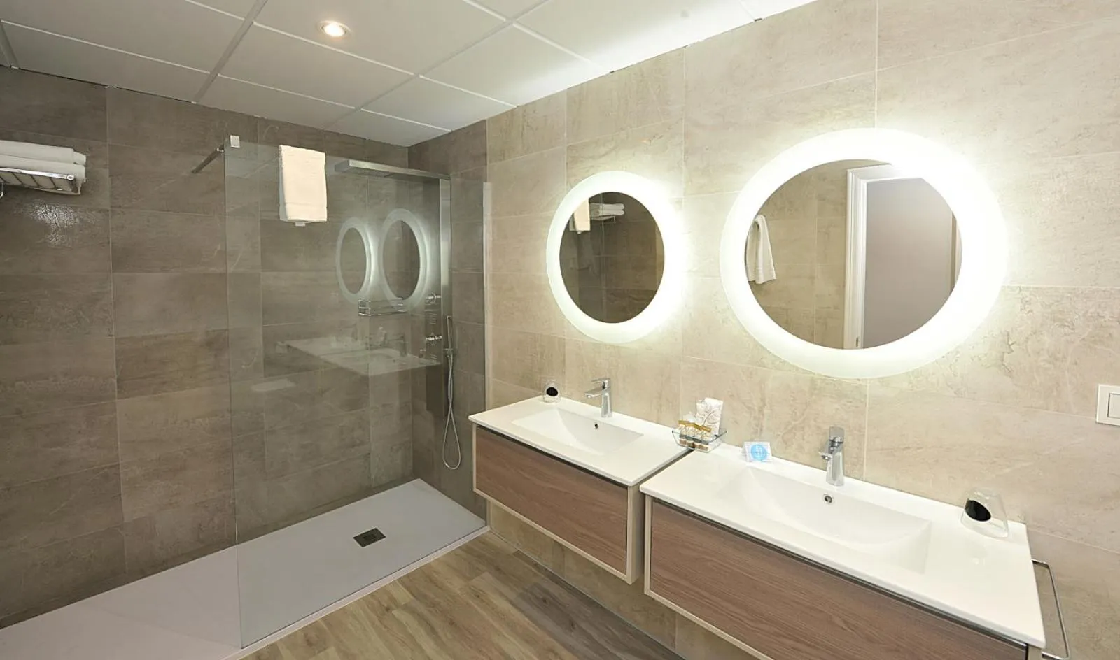 Bathroom in Hotel Salobreña Suites