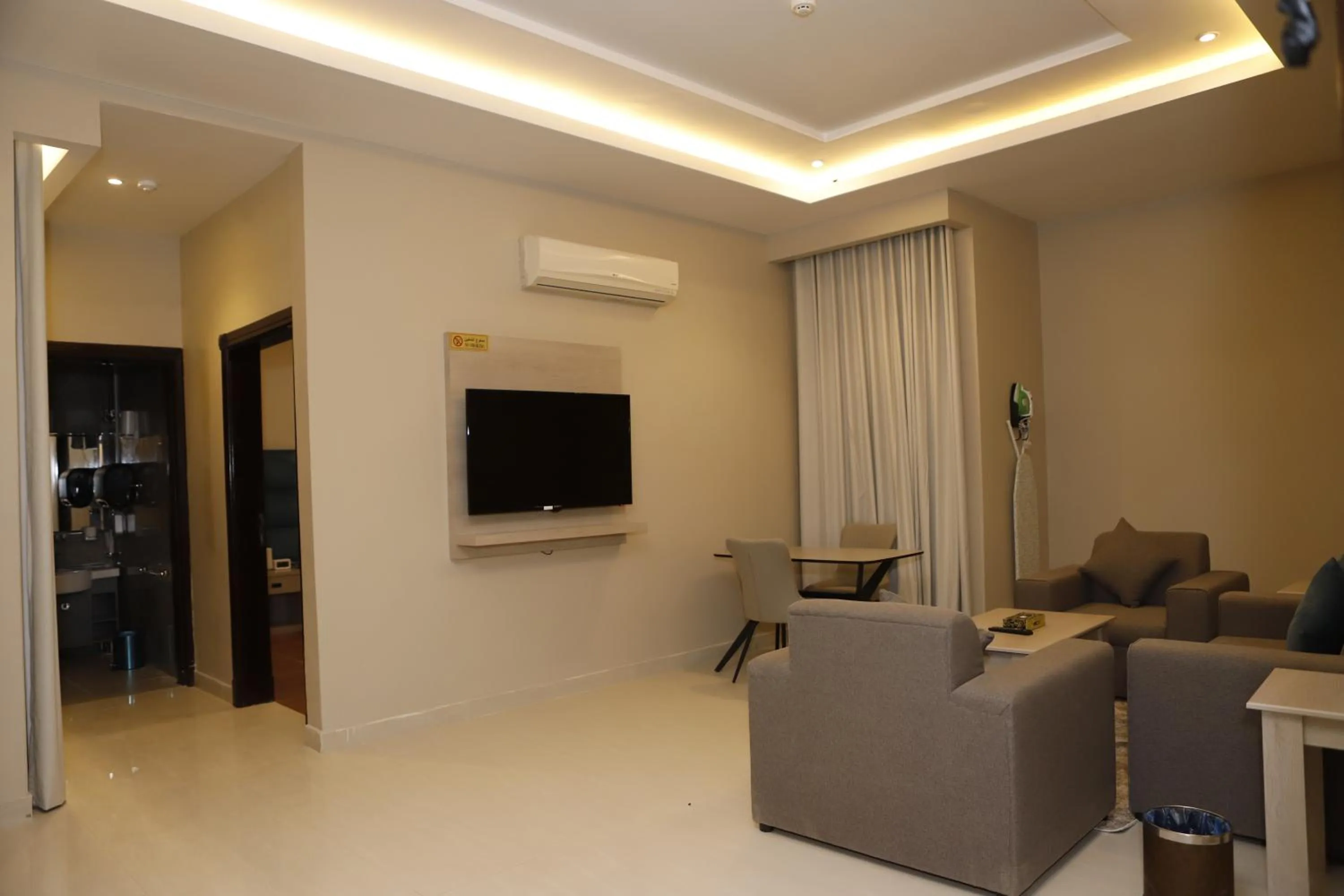 TV and multimedia in Granada Palace Inn