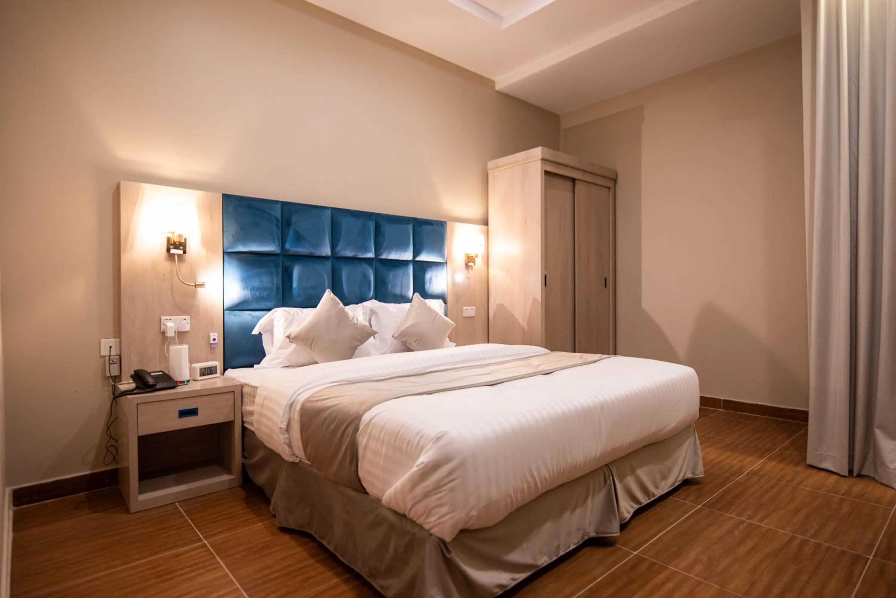 Bedroom, Bed in Granada Palace Inn