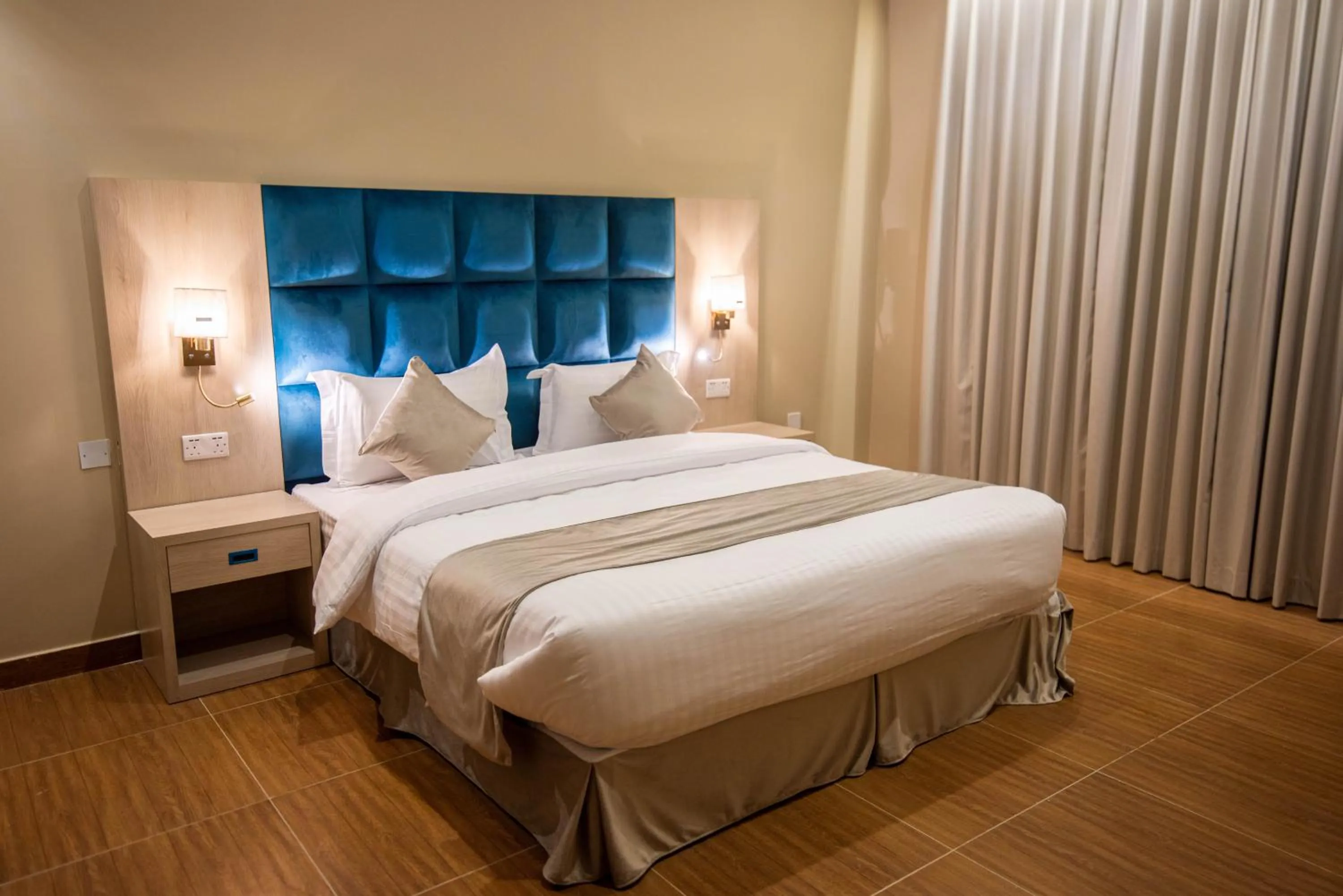 Bedroom, Bed in Granada Palace Inn