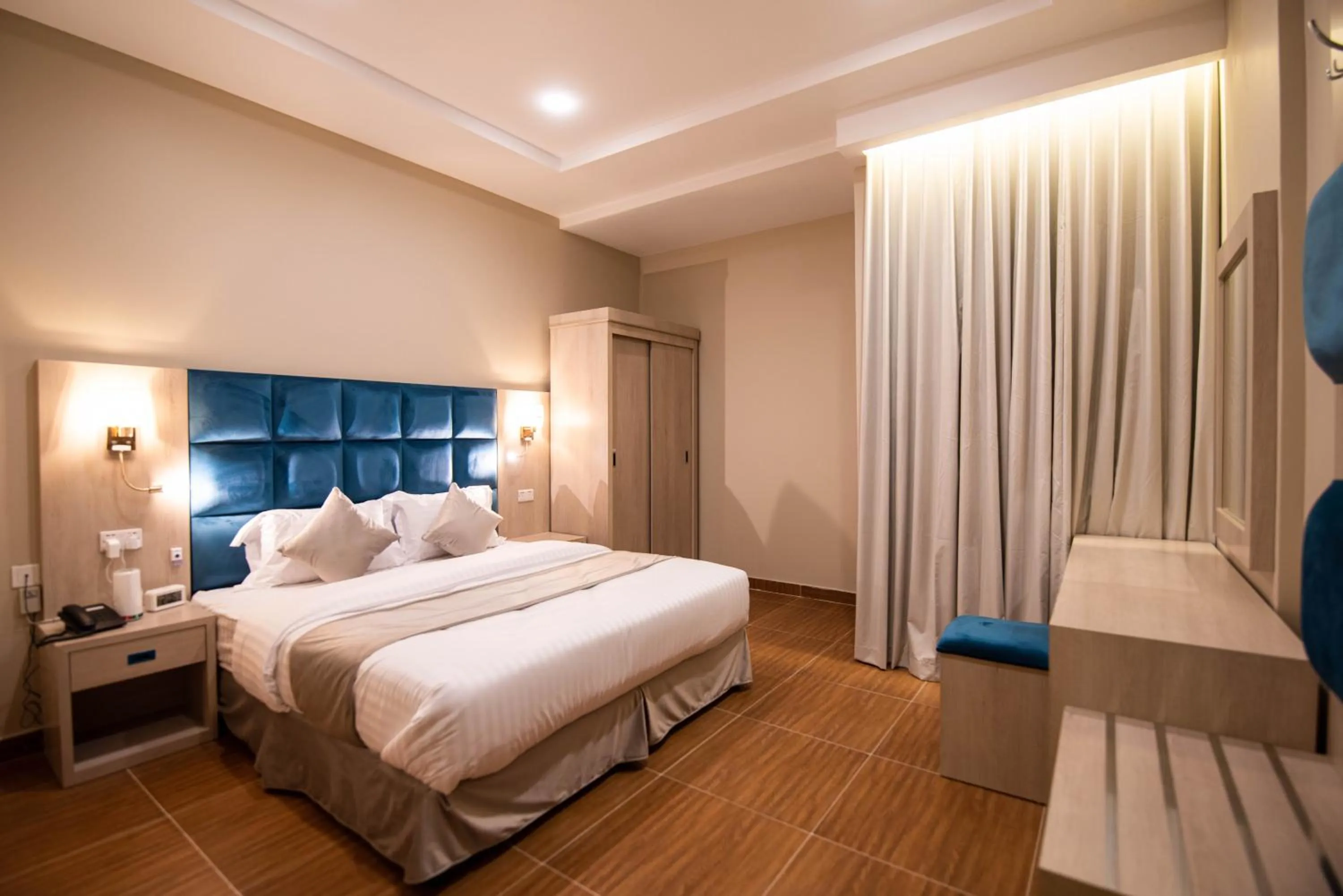 Bedroom, Bed in Granada Palace Inn