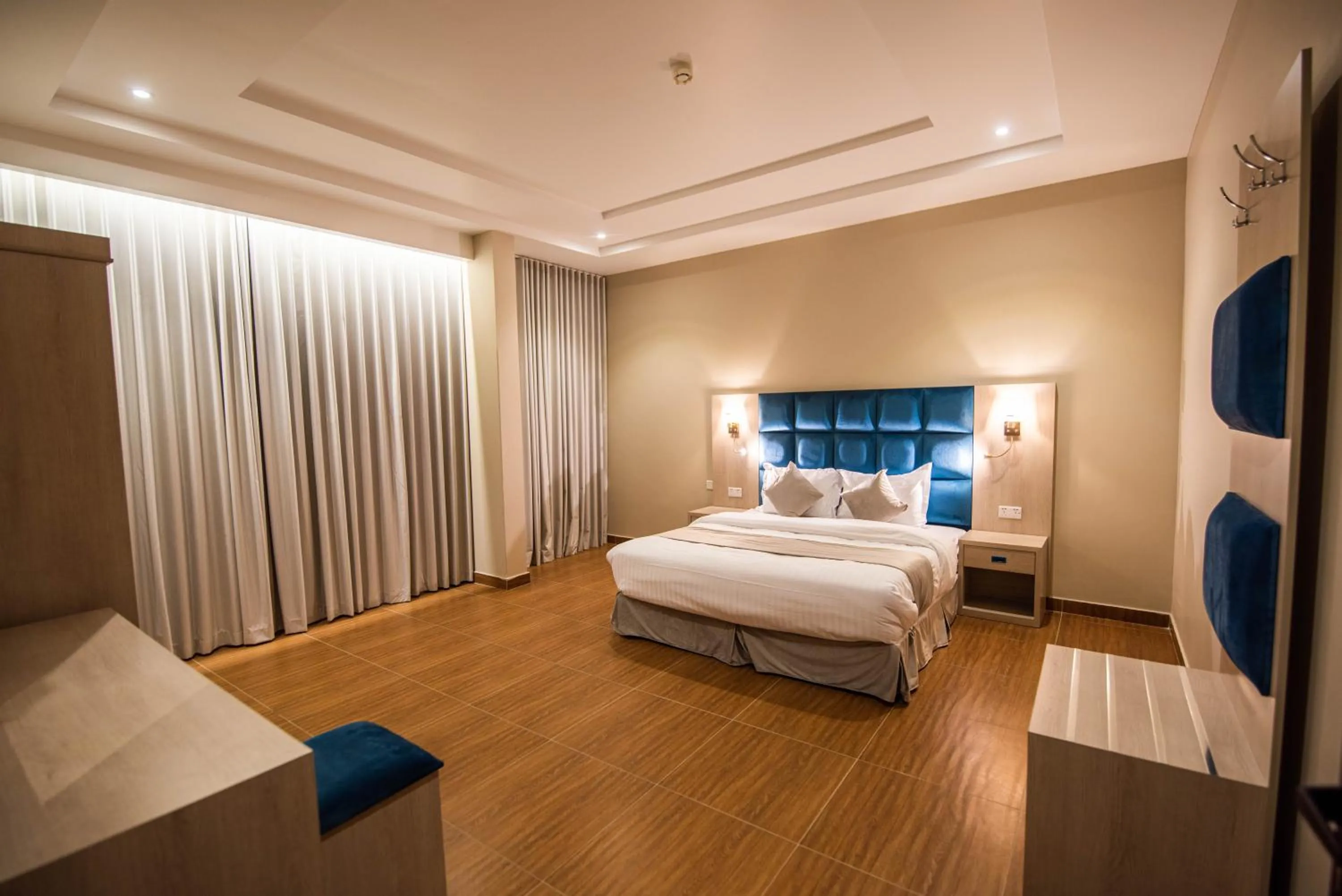 Bed in Granada Palace Inn