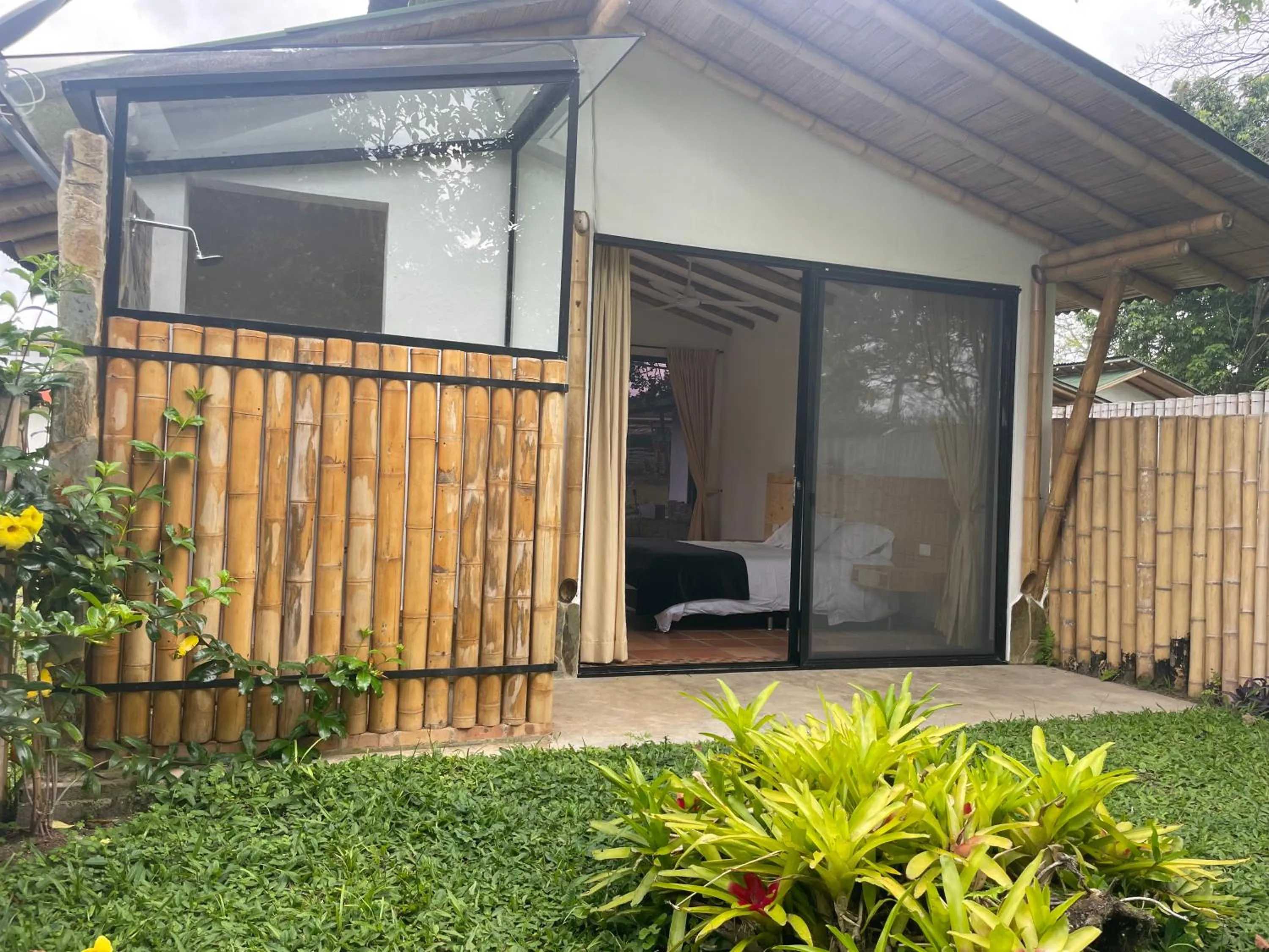 Shower in Ecohotel Alma