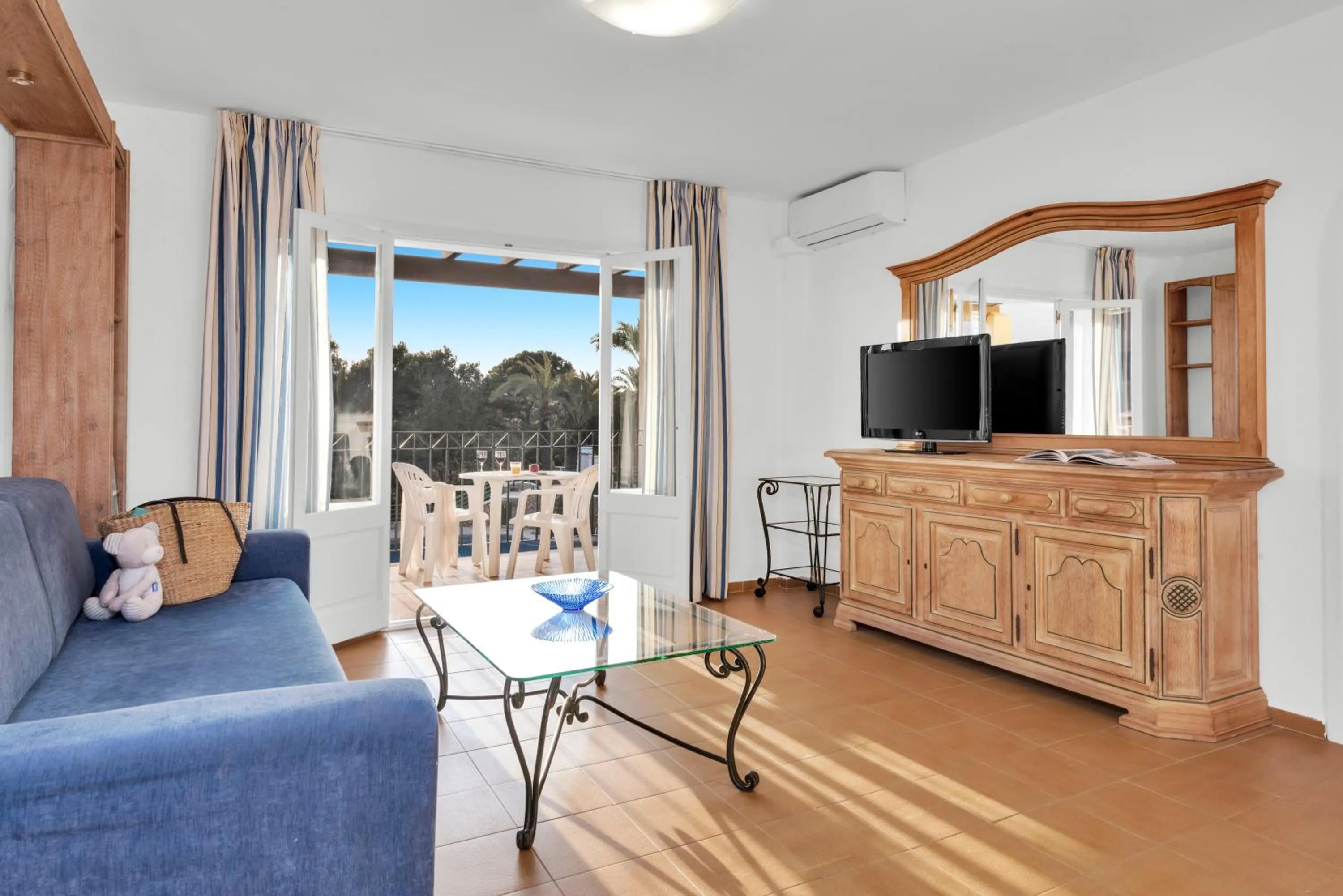 Dining area in Aparthotel Ona Cala Pi Club