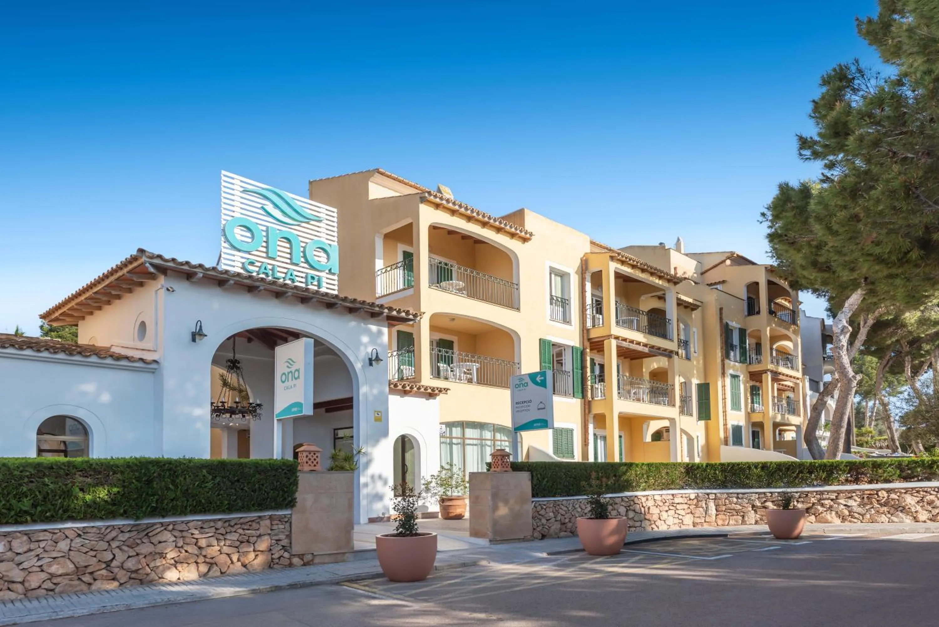 Property building in Aparthotel Ona Cala Pi Club