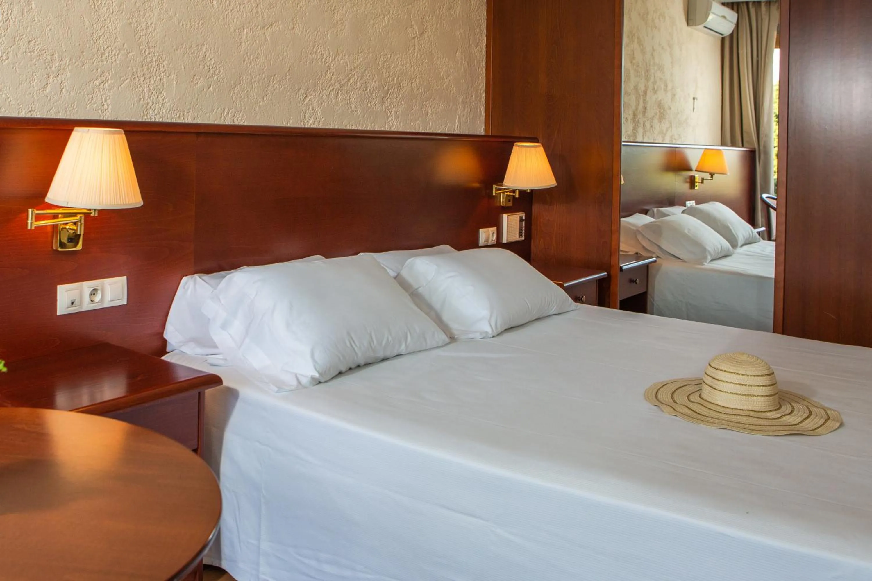 Bedroom, Bed in RVHotels Golf Costa Brava