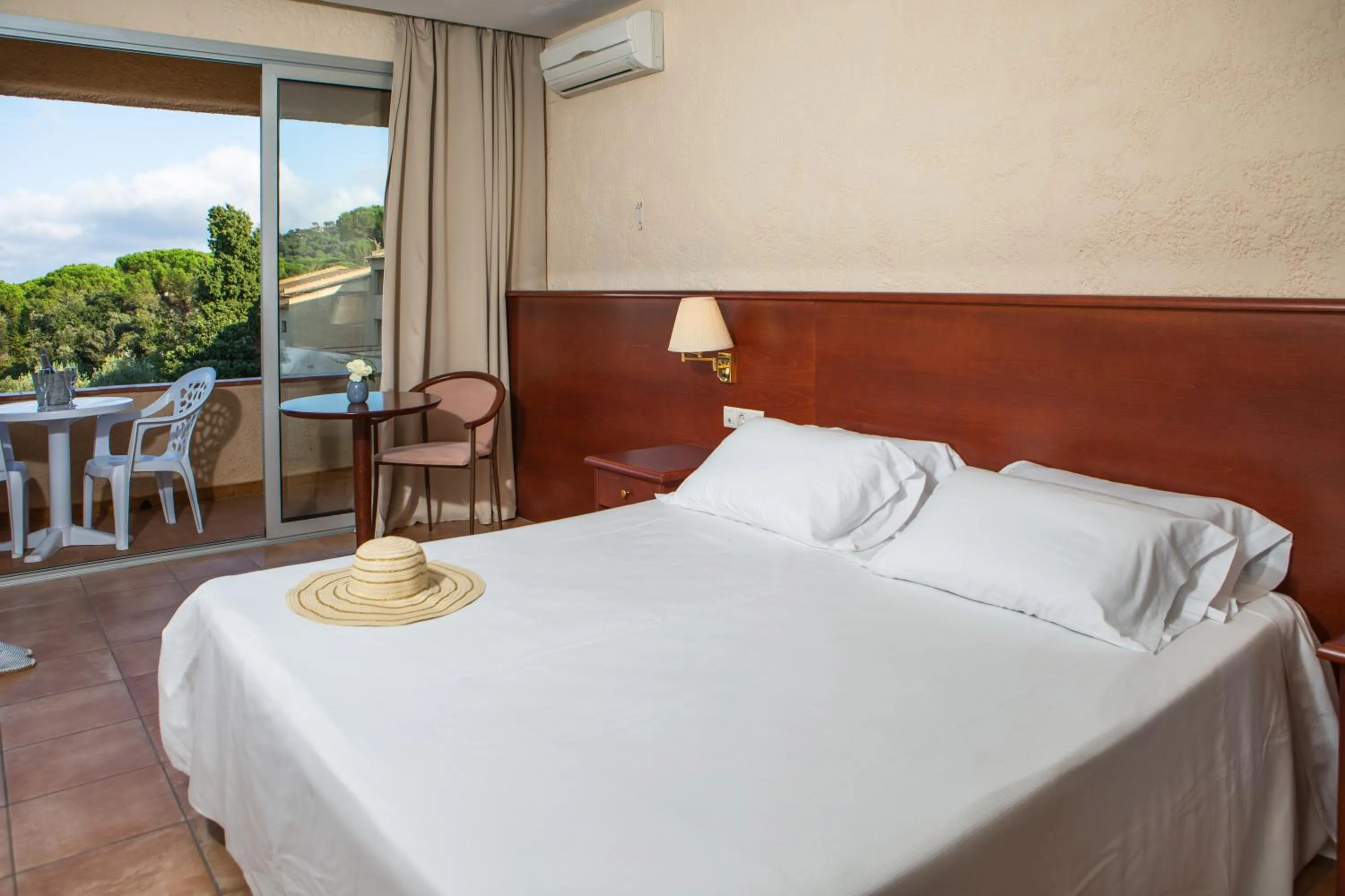 Bedroom, Bed in RVHotels Golf Costa Brava