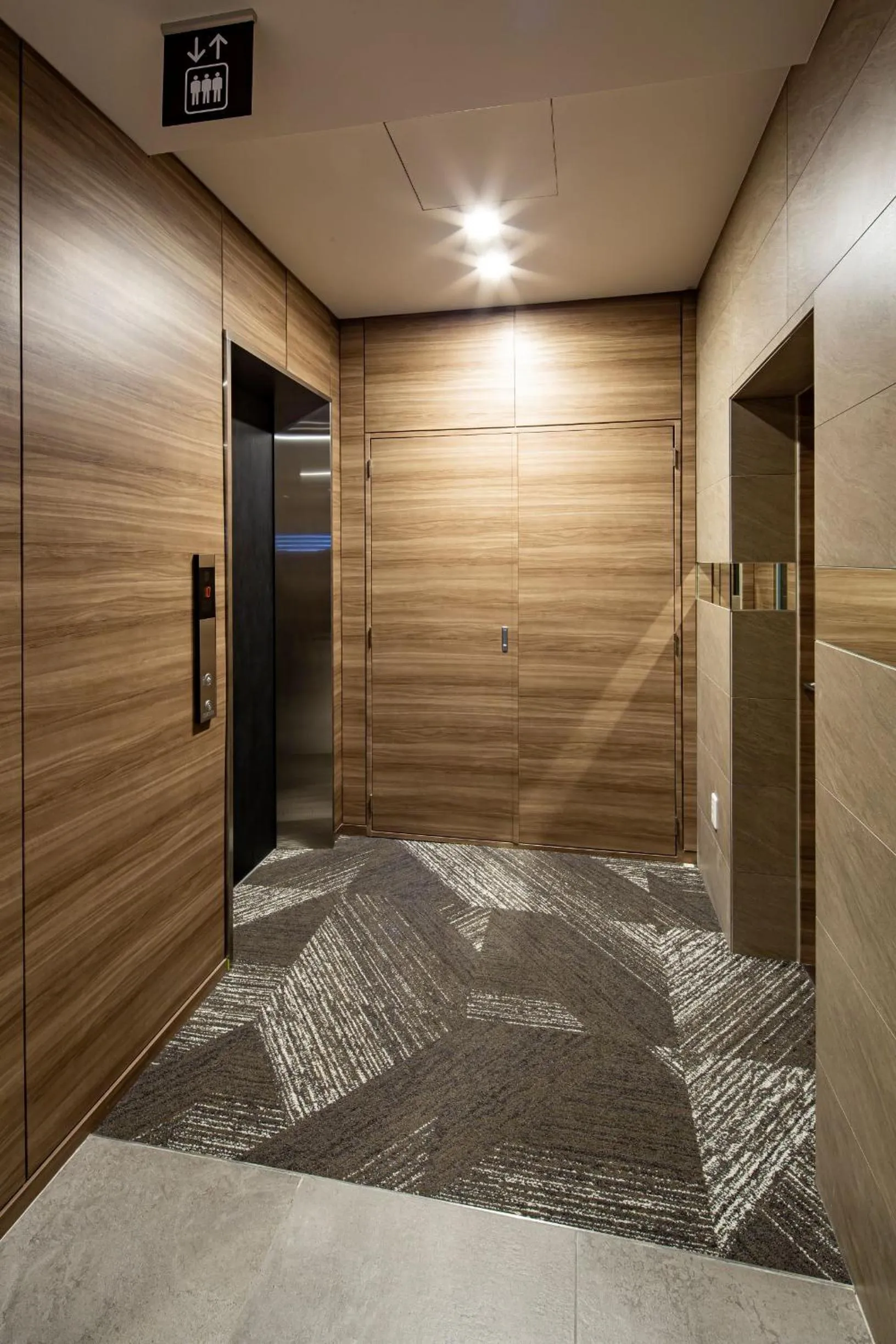 elevator in Hotel Reference Reisen