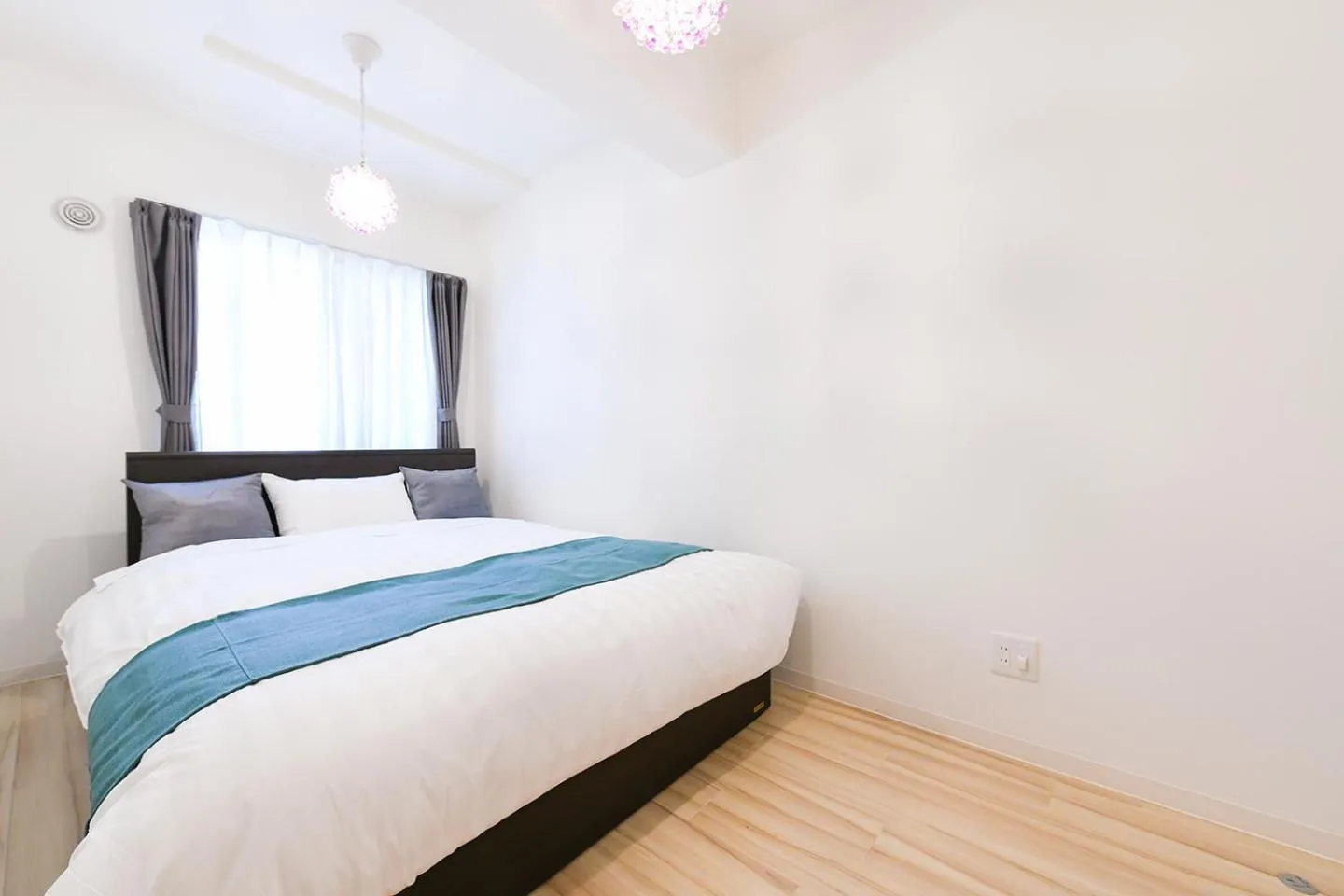 Bed in GLASS Yamahana EAST