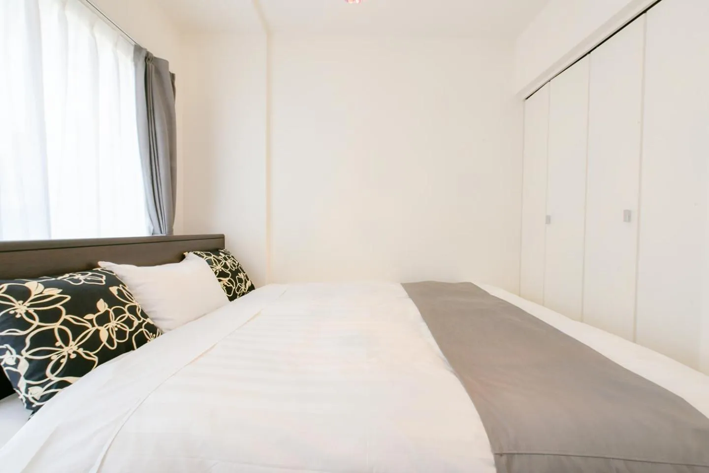 Bed in GLASS Yamahana EAST