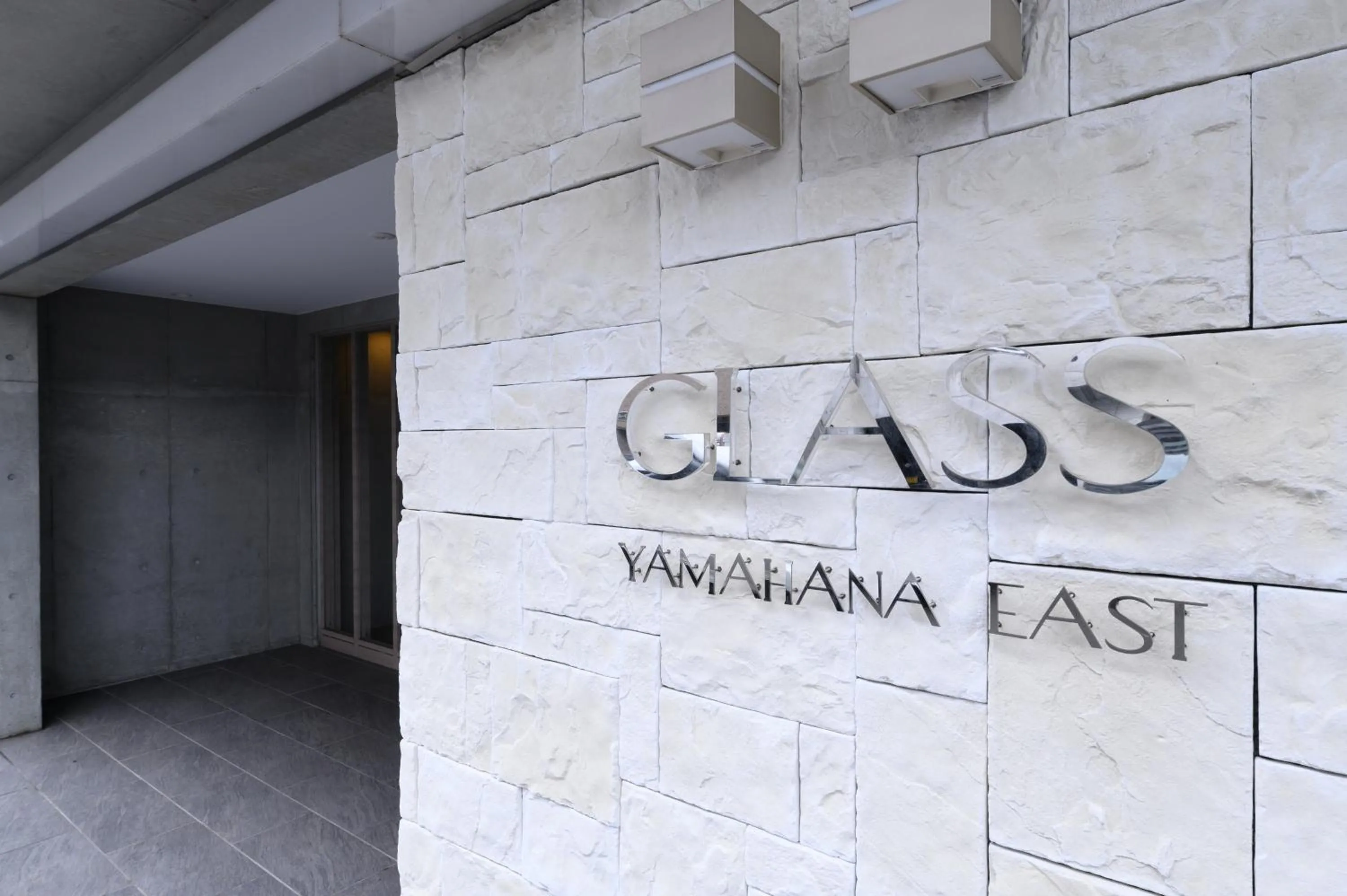 Logo/Certificate/Sign in GLASS Yamahana EAST
