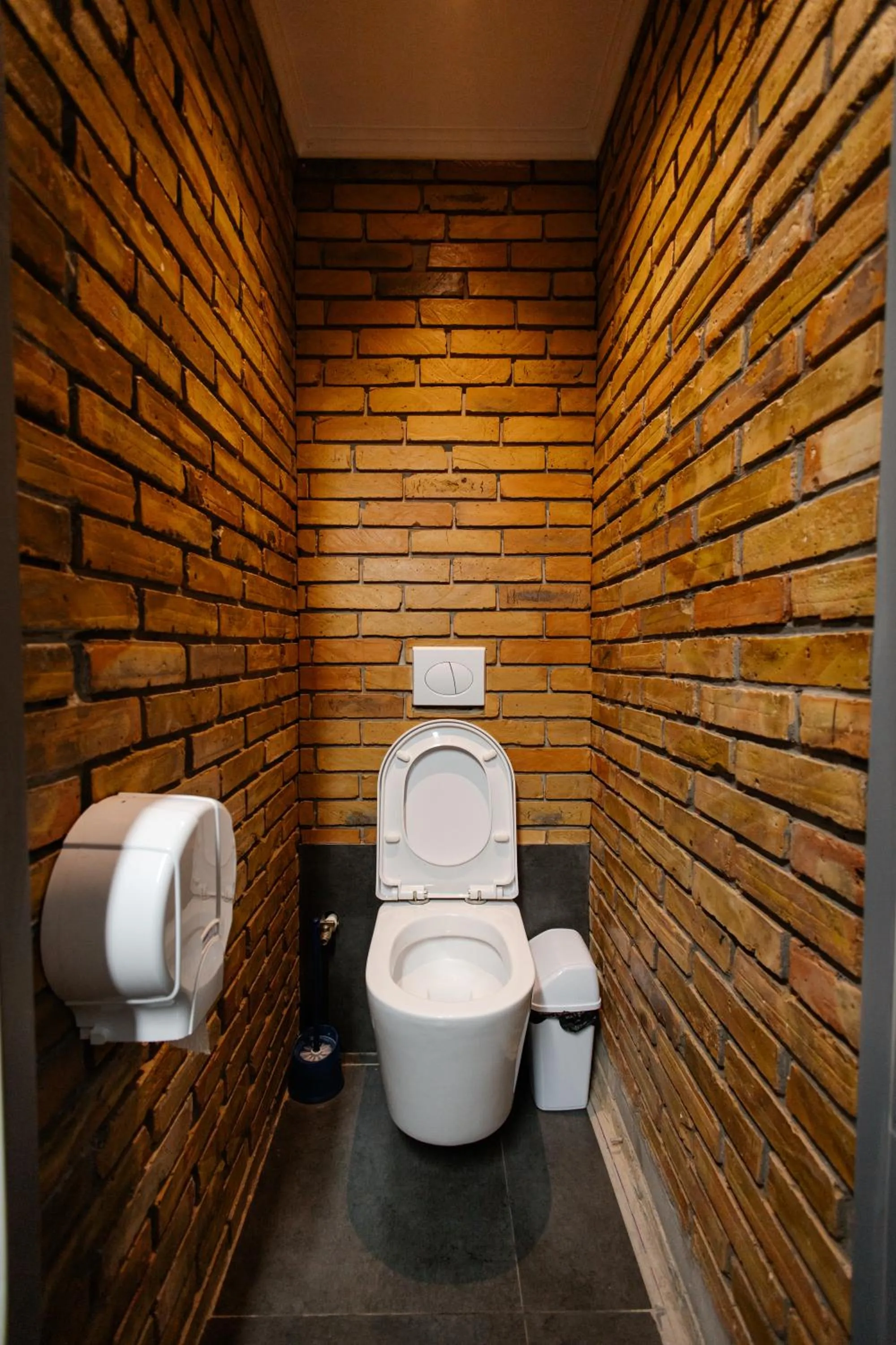 Bathroom in 281 Hostel