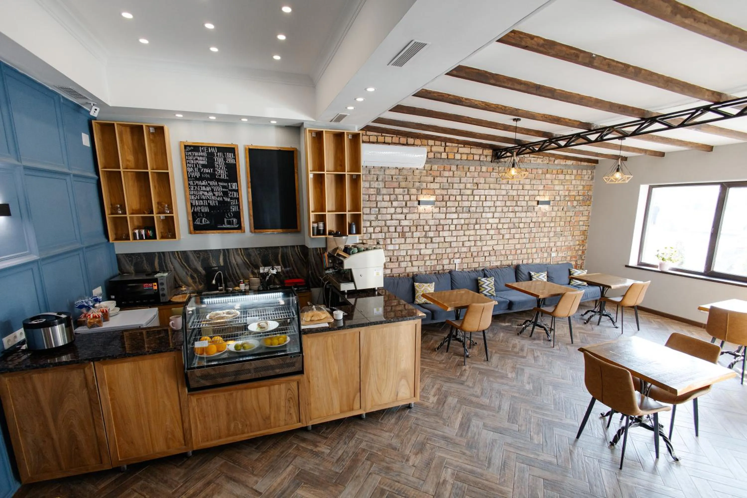 Restaurant/places to eat in 281 Hostel