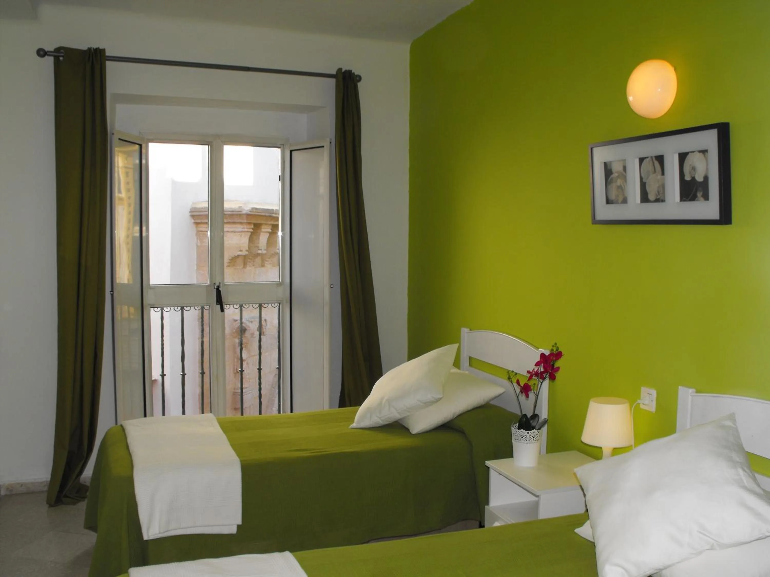 Balcony/Terrace, Bed in Hostal Santa Catalina