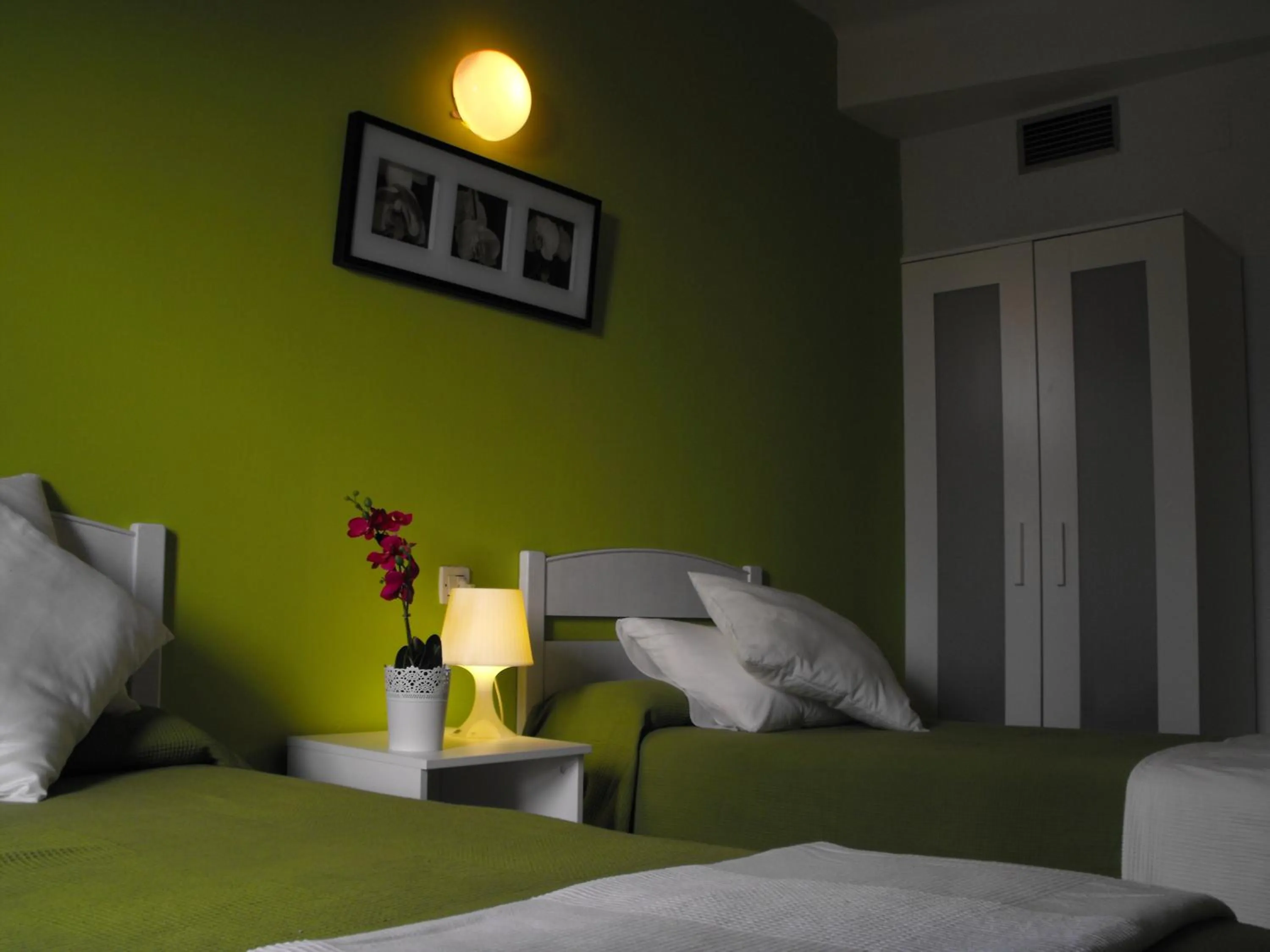 Balcony/Terrace, Bed in Hostal Santa Catalina