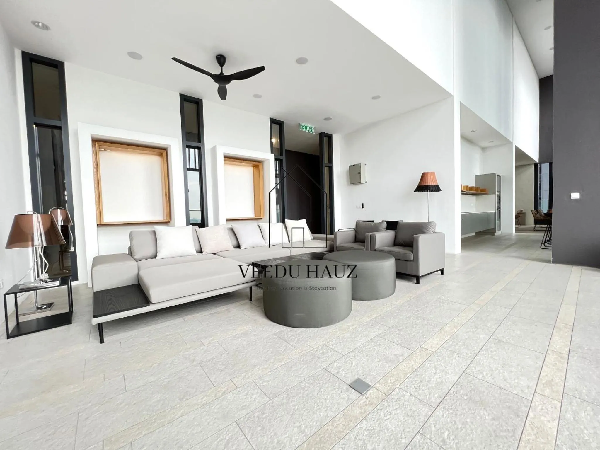 Seating area in Lucentia Residences BBCC at Lalaport Kuala Lumpur by Veedu Hauz