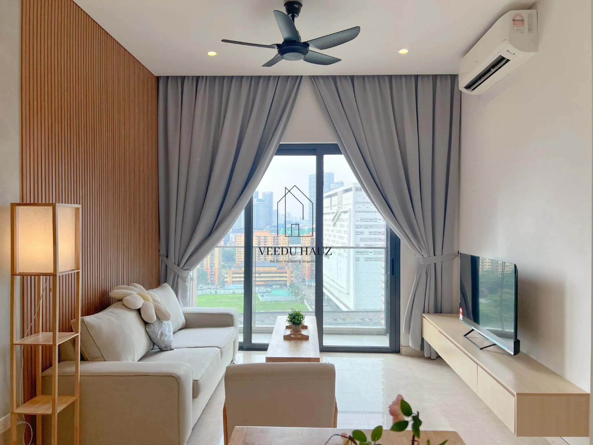 Living room in Lucentia Residences BBCC at Lalaport Kuala Lumpur by Veedu Hauz