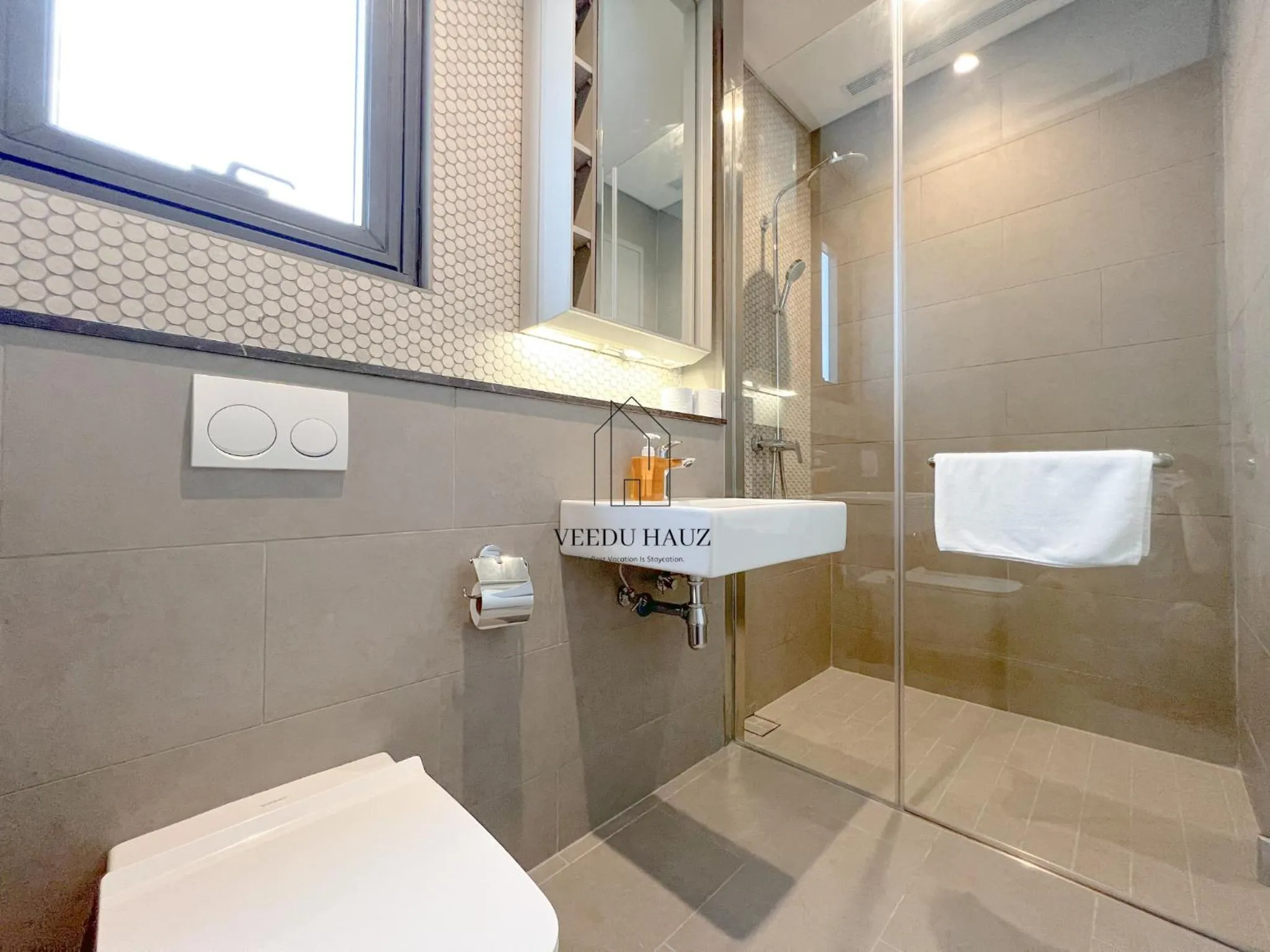 Bathroom in Lucentia Residences BBCC at Lalaport Kuala Lumpur by Veedu Hauz