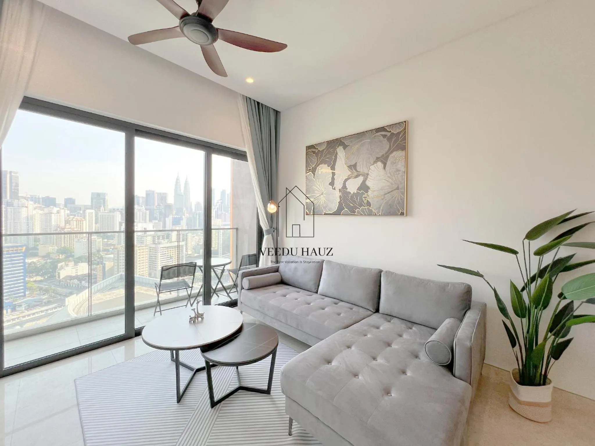 Living room in Lucentia Residences BBCC at Lalaport Kuala Lumpur by Veedu Hauz